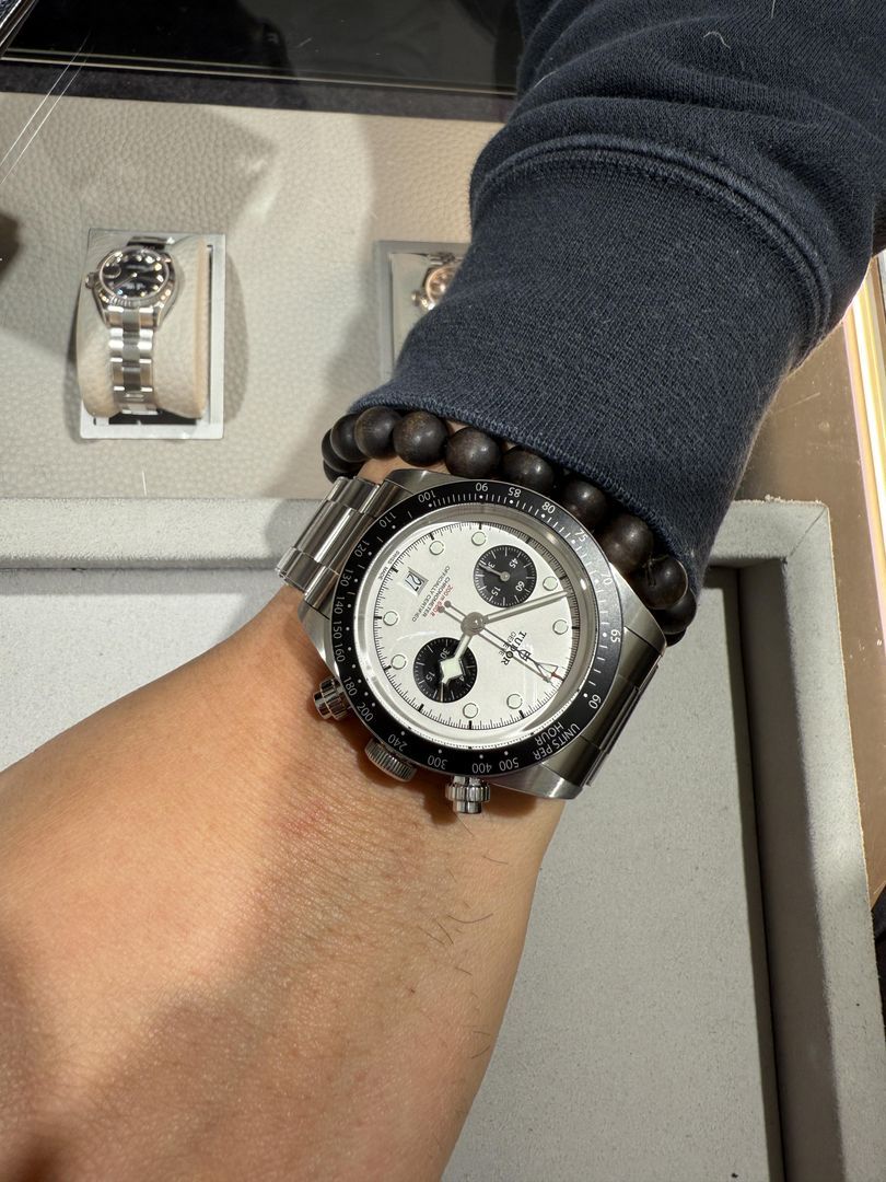 Tudor Black Bay Chrono M79360N-0002 着用写真 4