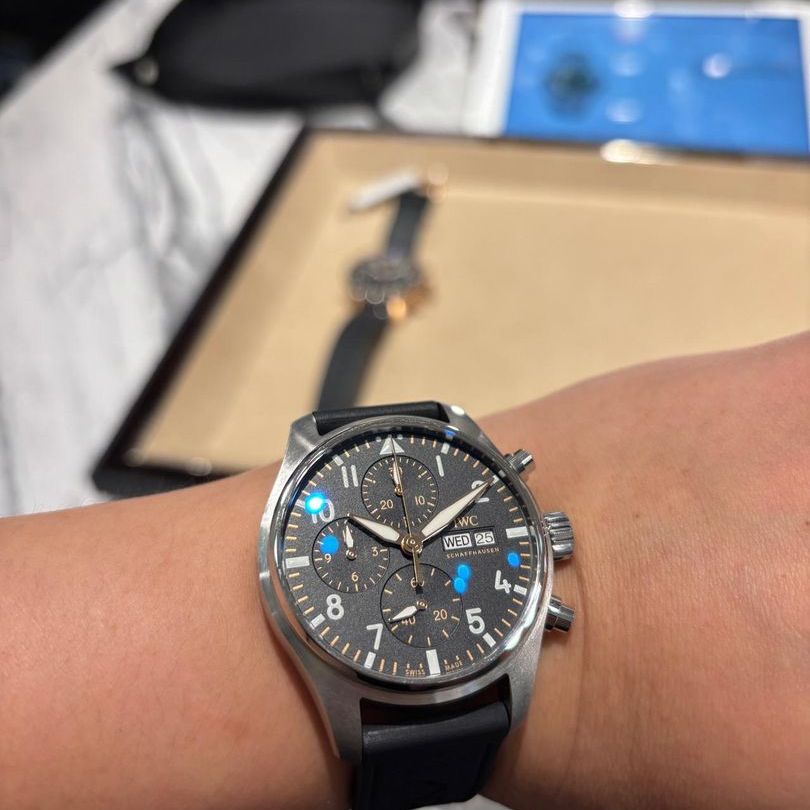 IWC 파일럿 워치 크로노그래프 41 APXGP IW388116 착용샷 1
