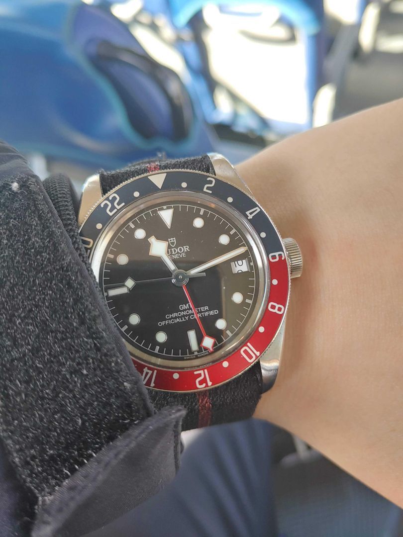 튜더 블랙 베이 GMT M79830RB-0001 착용샷 2