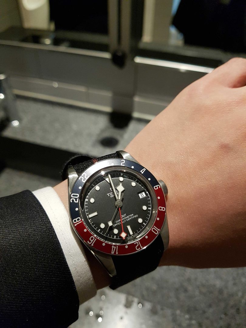 튜더 블랙 베이 GMT M79830RB-0001 착용샷 1