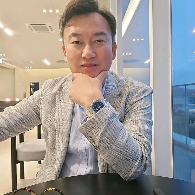 오메가 스피드마스터 '57 332.10.41.51.10.001 착용샷 1