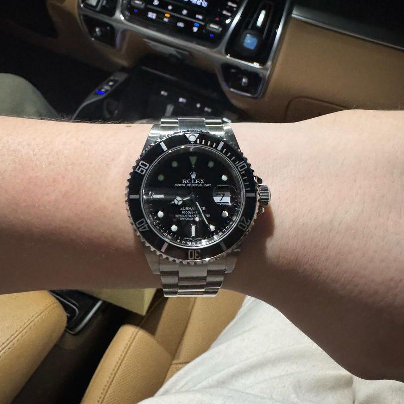 Rolex Submariner Date 16610LN owner photo 7