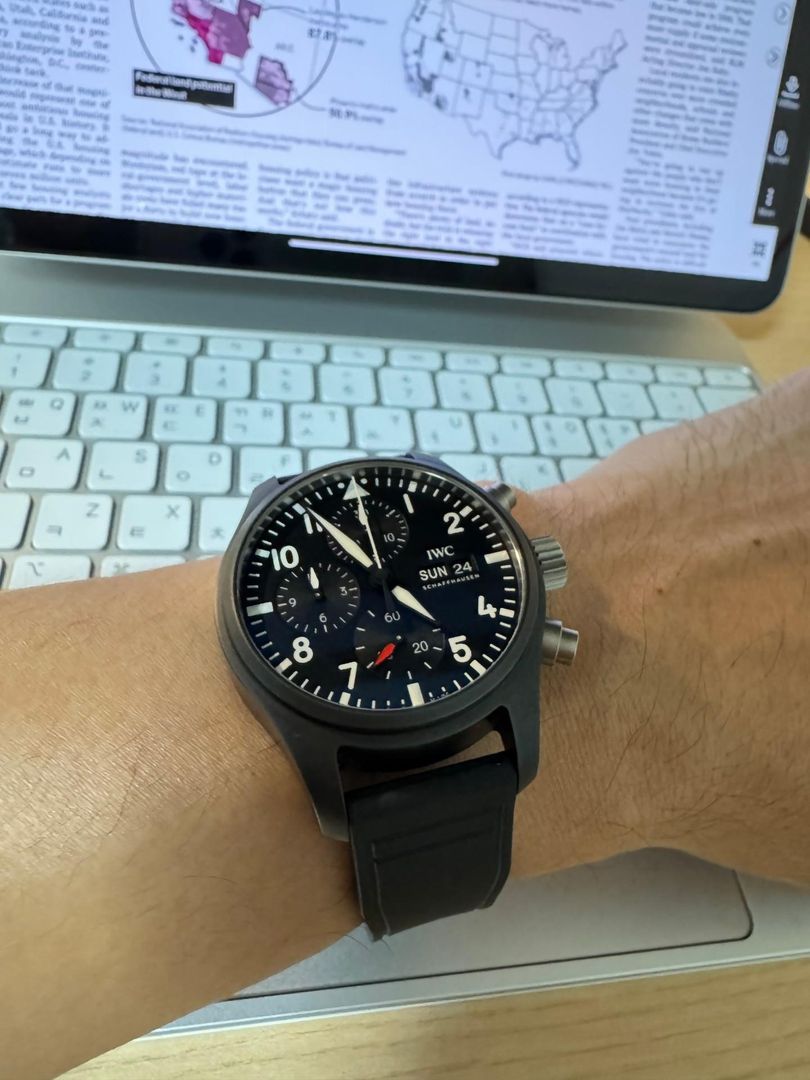 IWC 파일럿 워치 크로노그래프 41 탑건 IW389401 착용샷 1