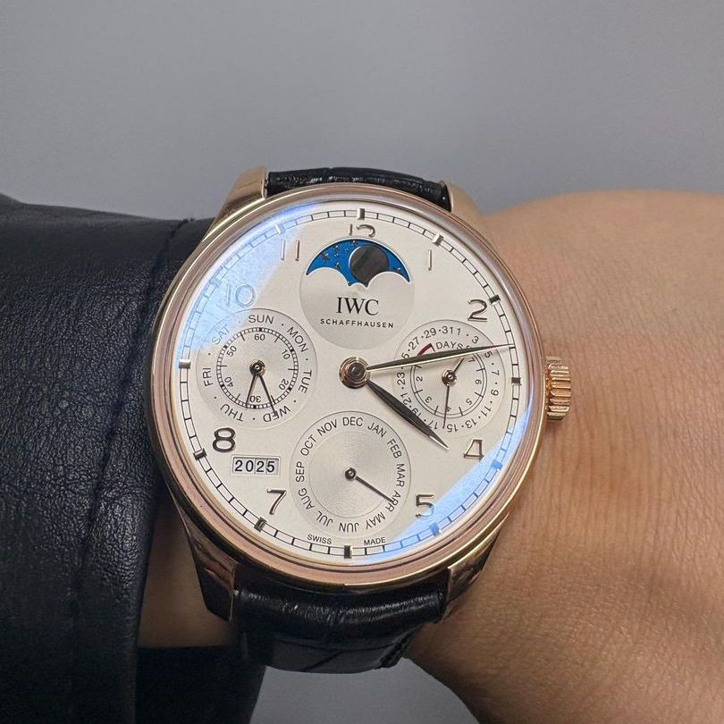 IWC 포르투기저 퍼페추얼 캘린더 IW503302 착용샷 1