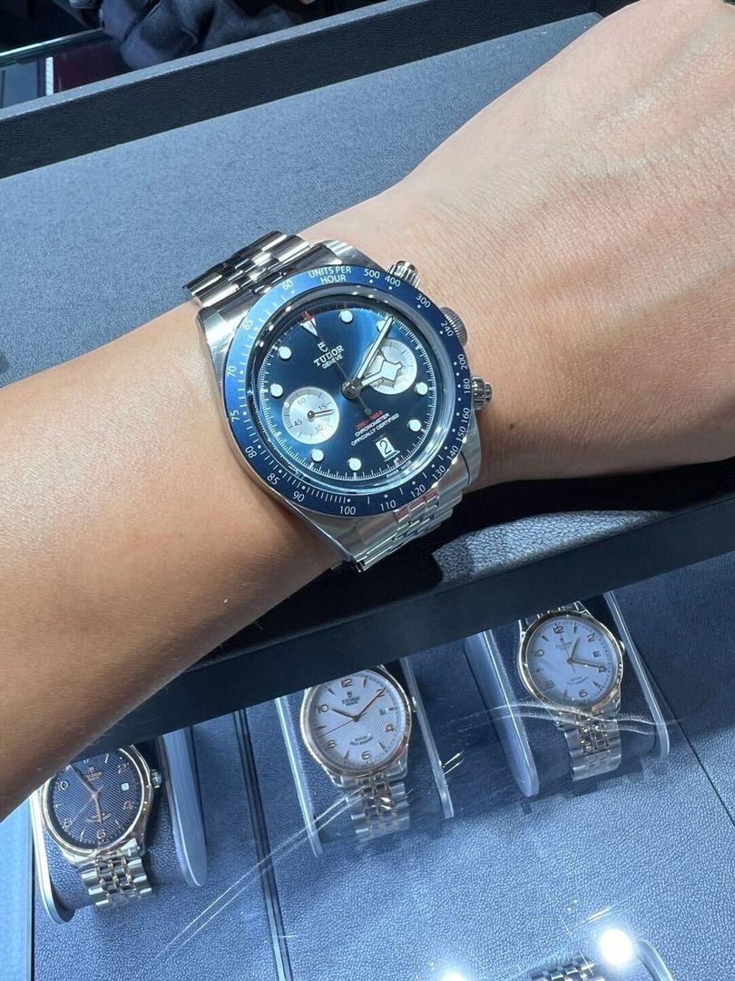 Tudor Black Bay Chrono M79360B-0002 着用写真 1