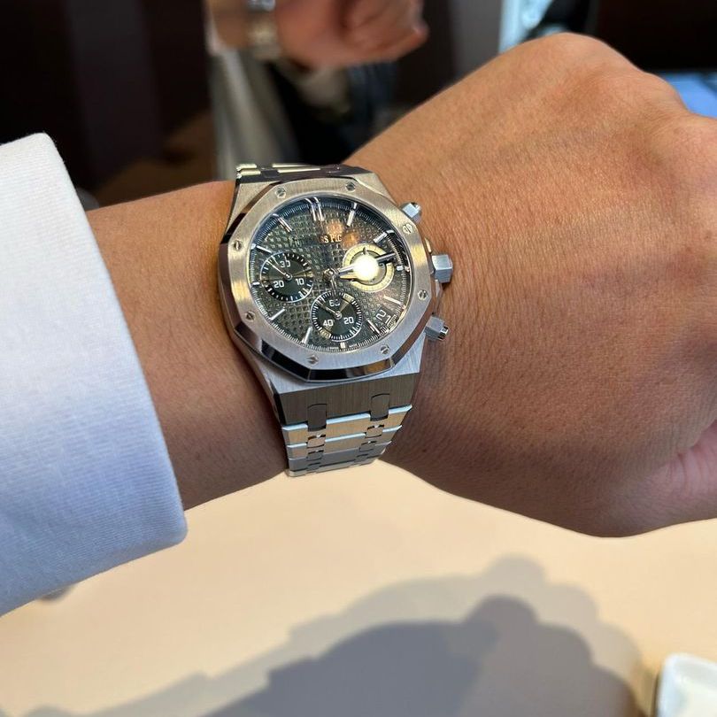 Audemars Piguet Royal Oak Selfwinding Chronograph 26240ST.OO.1320ST.08 着用写真 1