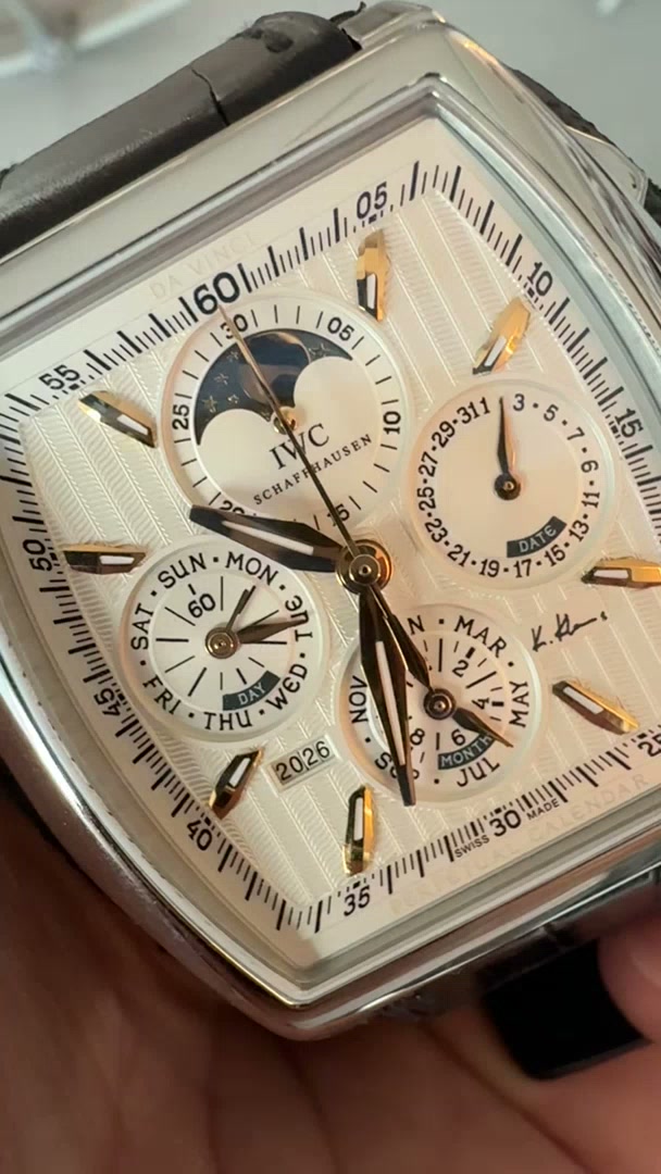 IWC 다 빈치 퍼페추얼 캘린더 '커트 클라우스' 에디션 IW376207 착용샷 1