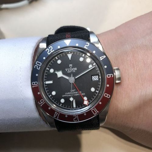 튜더 블랙 베이 GMT M79830RB-0001 착용샷 3