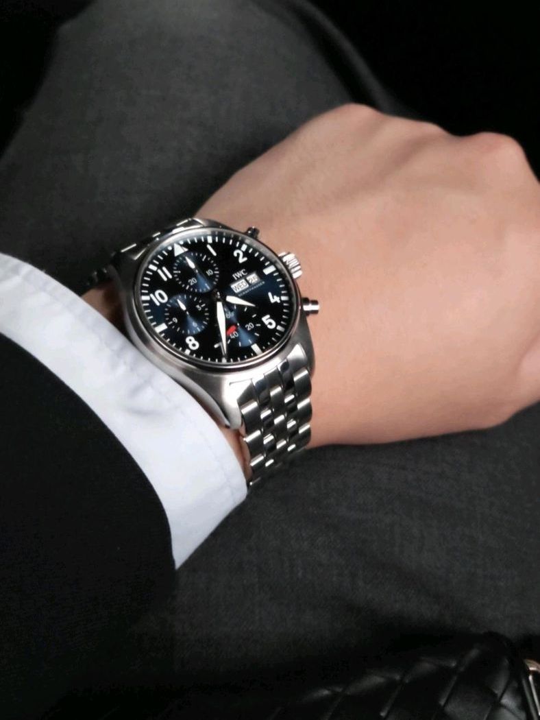 IWC 파일럿 워치 크로노그래프 41 IW388102 착용샷 4