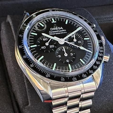 오메가 스피드마스터 문워치 프로페셔널 310.30.42.50.01.002 착용샷 3