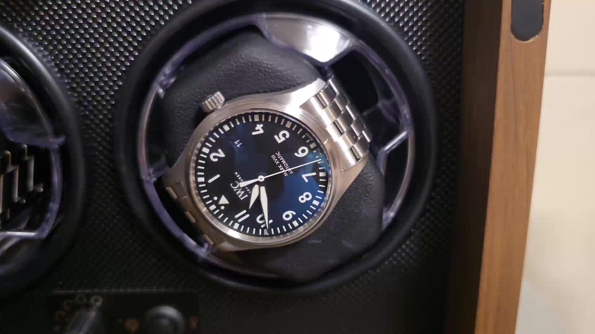 IWC 파일럿 워치 마크 XVIII IW327015 착용샷 7