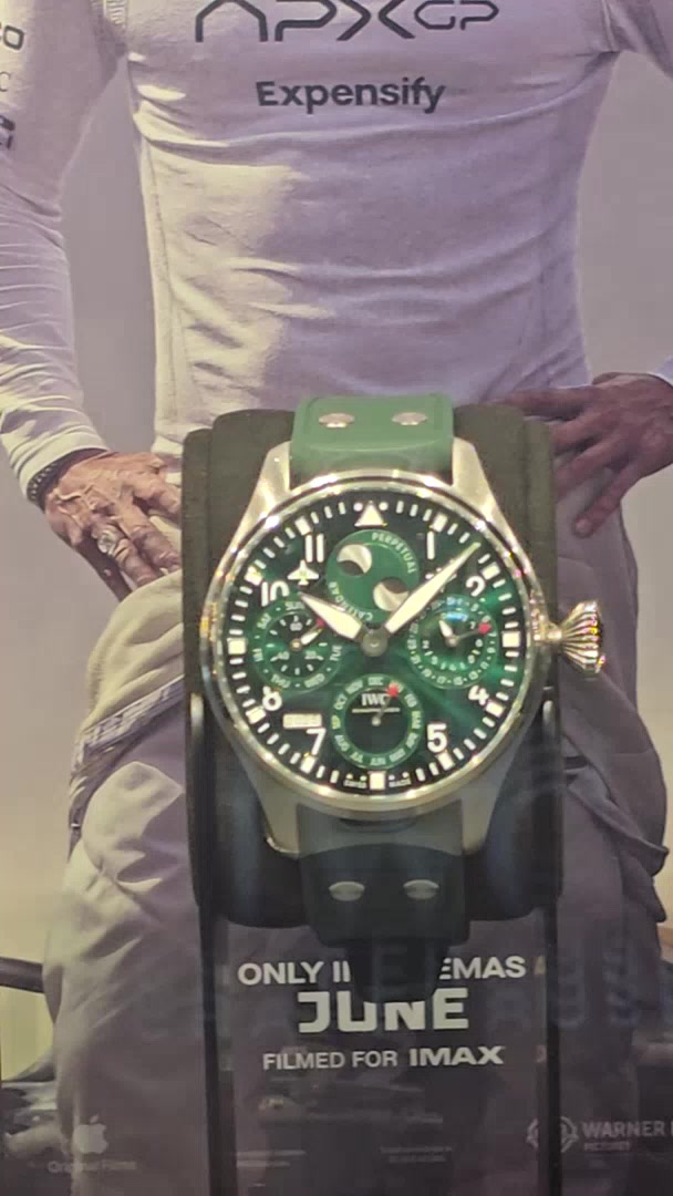 IWC 빅 파일럿 퍼페츄얼 캘린더 IW503608 착용샷 1