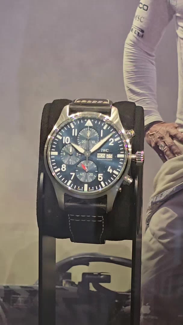 IWC 파이럿 워치 크로노그래프 41 IW388101 착용샷 1