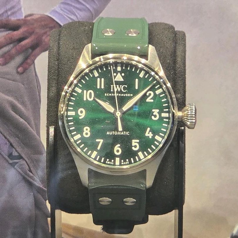 IWC 박 파일럿 워치 43 IW329306 착용샷 1