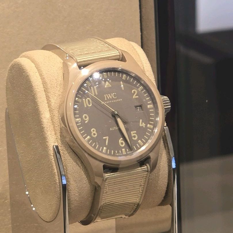 IWC 파일럿 워치 오토매틱 36 IW324002 착용샷 2