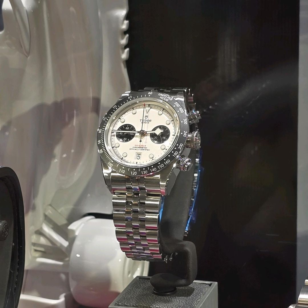 Tudor Black Bay Chrono M79360N-0002 着用写真 1