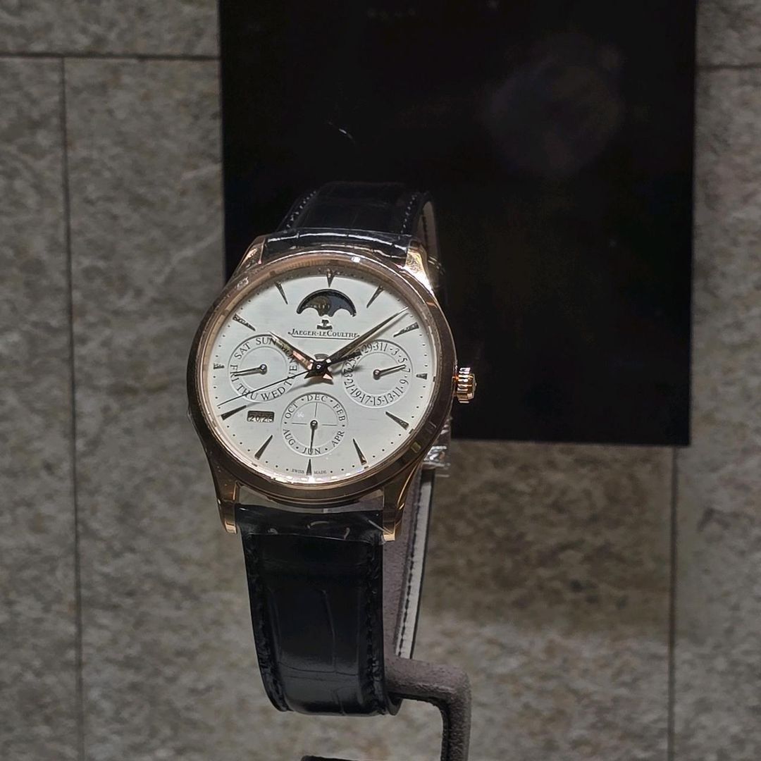 IWC 포르투기저 퍼페추얼 캘린더 IW503302 착용샷 2
