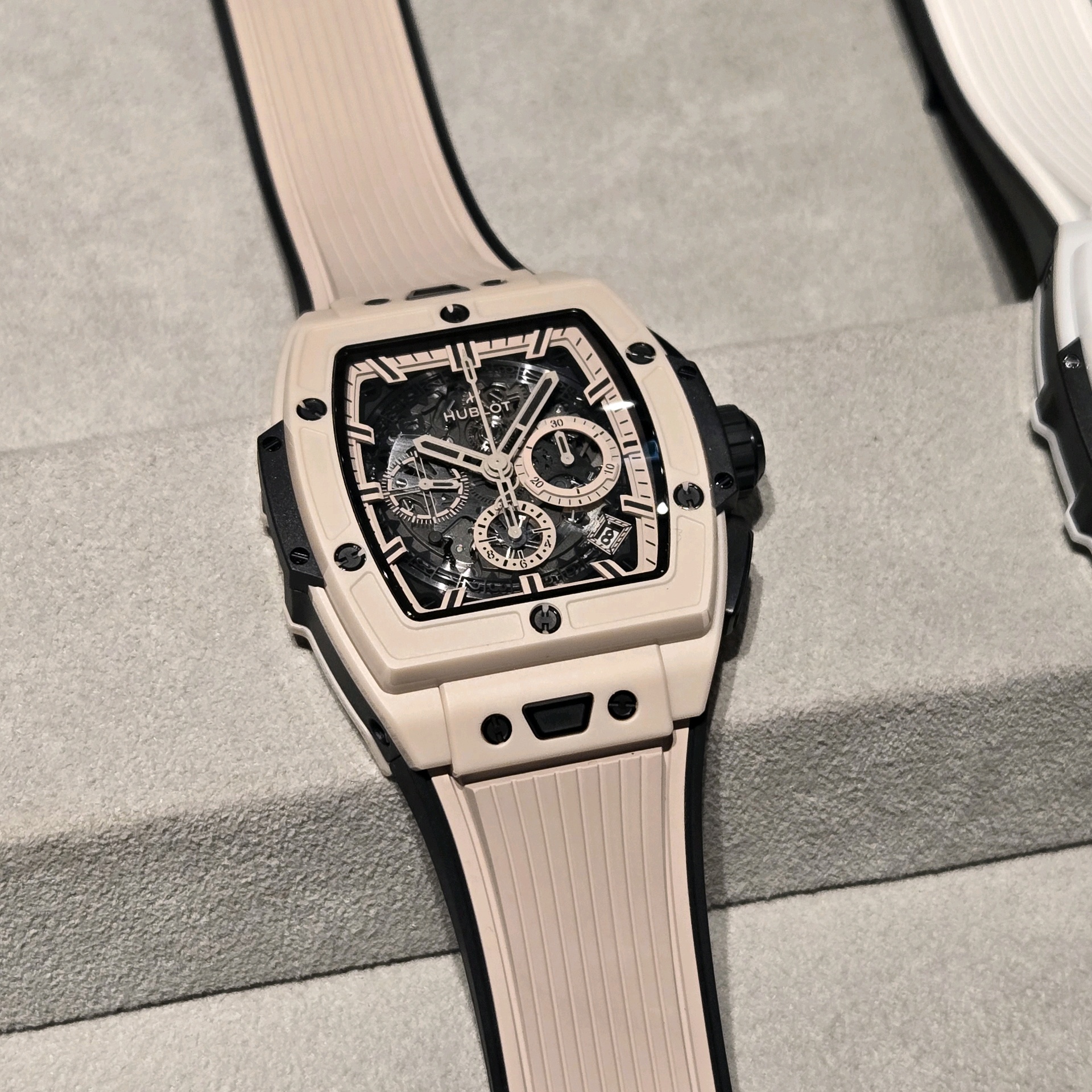 Spirit of Big Bang Beige Ceramic 642.CZ.6110.RX | VIVER