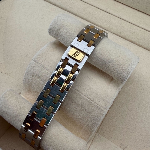 Audemars Piguet Royal Oak Quartz 66270SA.OO.0722SA.01 - 5
