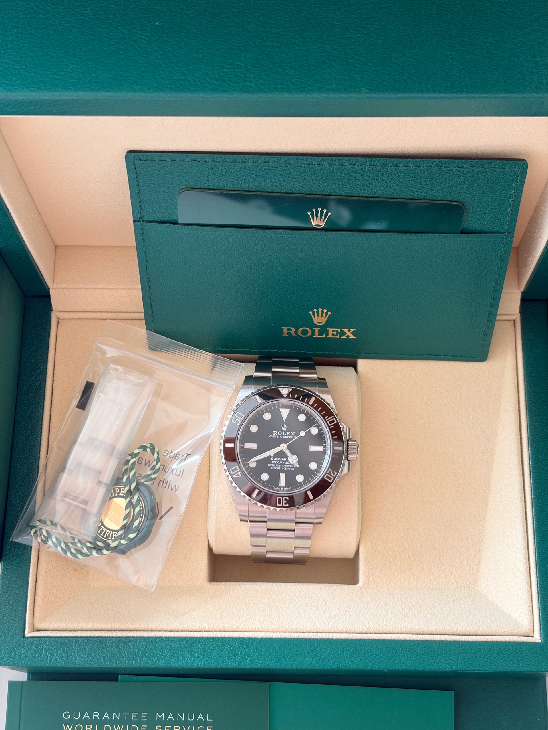 Rolex Submariner 124060 - 12