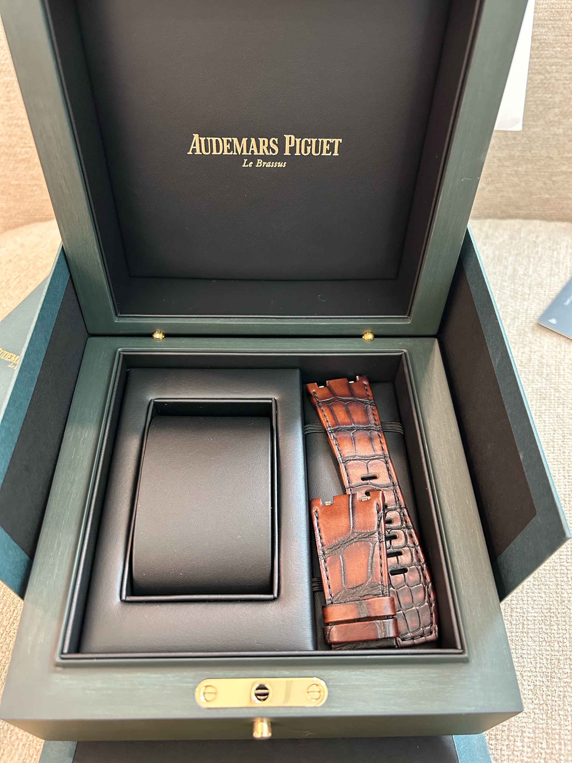 오데마 피게 로열 오크 오프쇼어 셀프와인딩 크로노그래프 26420ST.OO.A828CR.01 중고 2025년식 판매자 등록 이미지 4