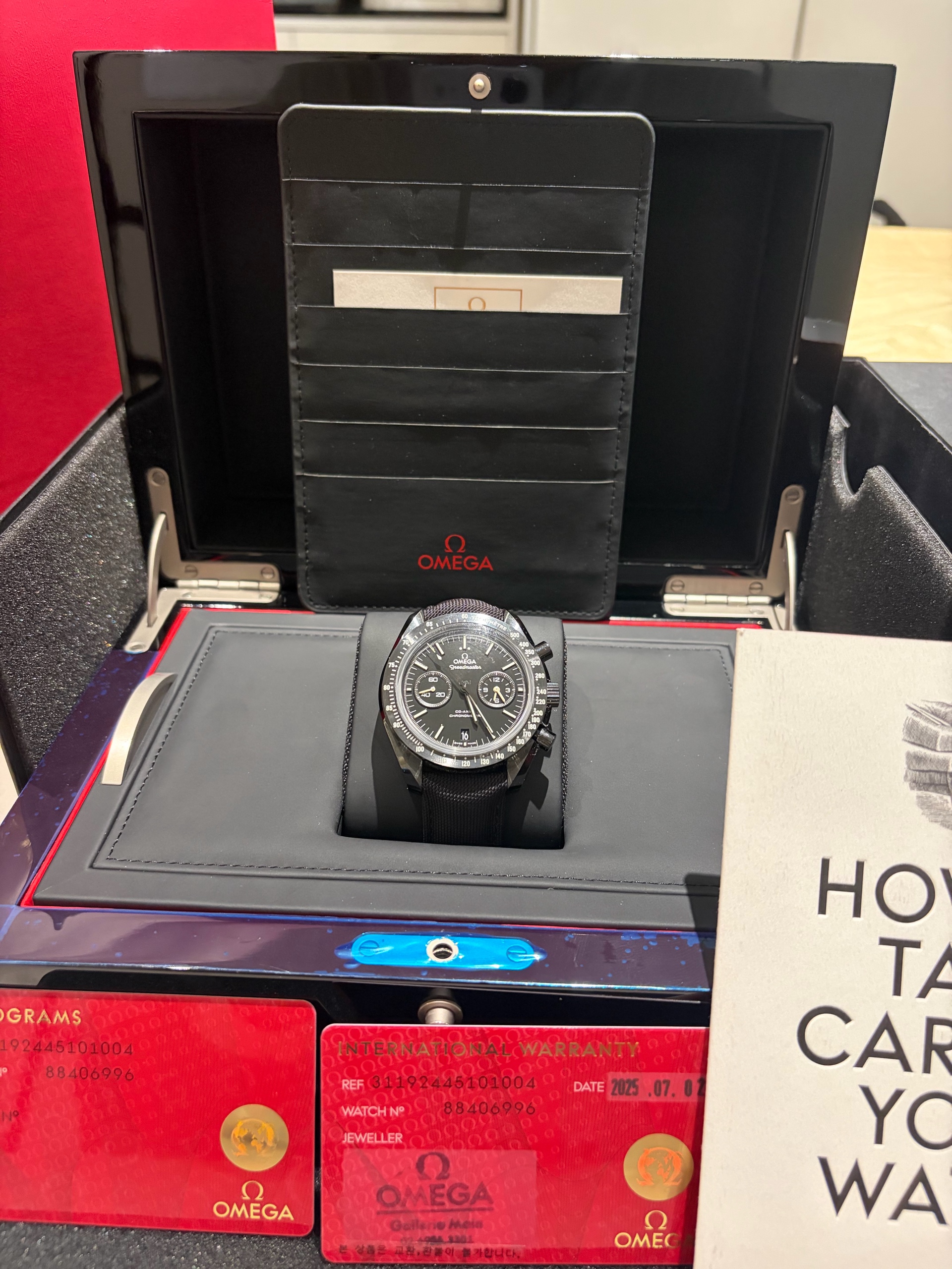 Omega Speedmaster Dark Side of the Moon 'Pitch Black' 311.92.44.51.01.004 中古 2025年式 판매자 등록 이미지 10