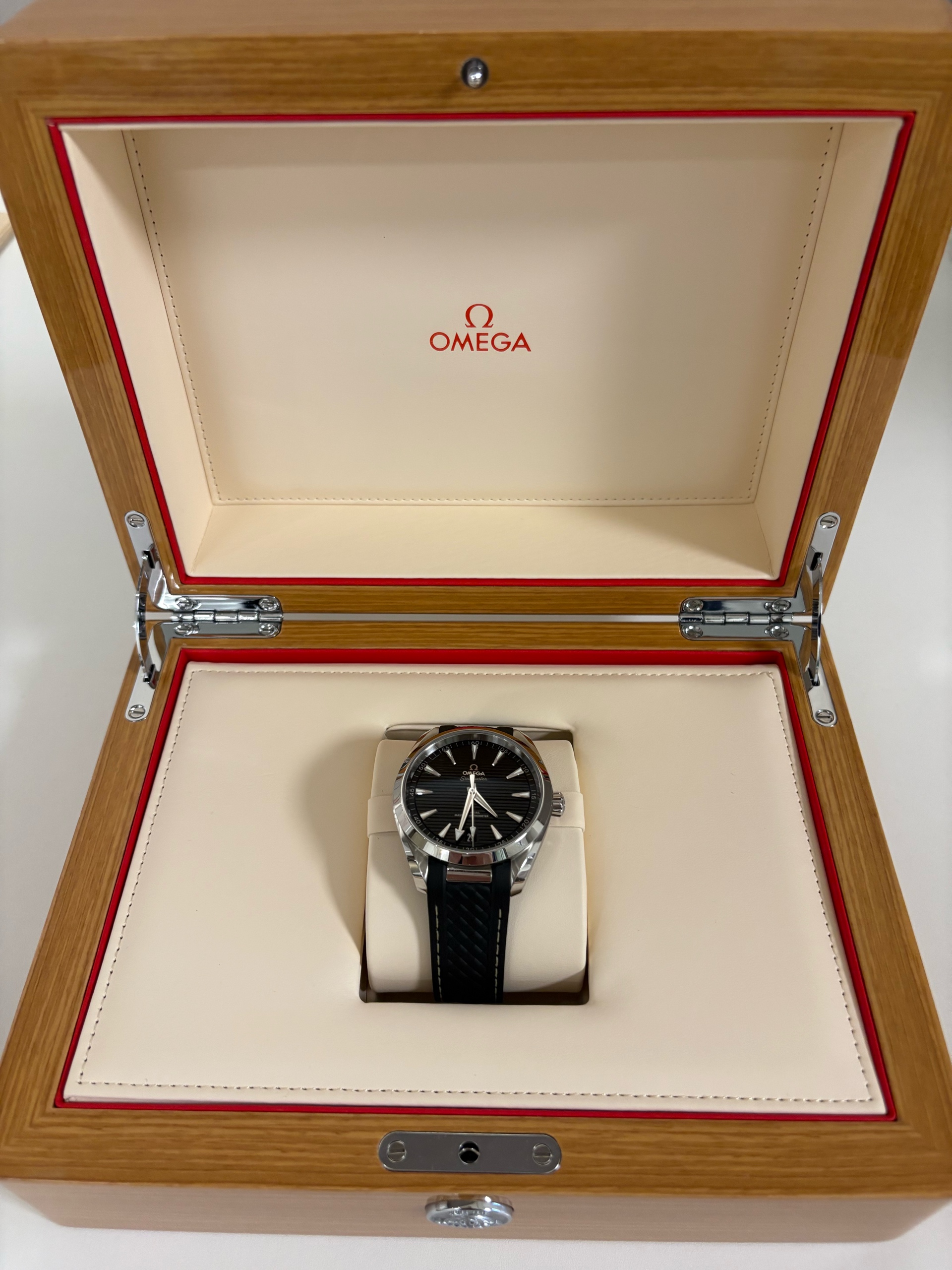 Omega Aqua Terra 220.12.41.21.01.001 中古 2018年式