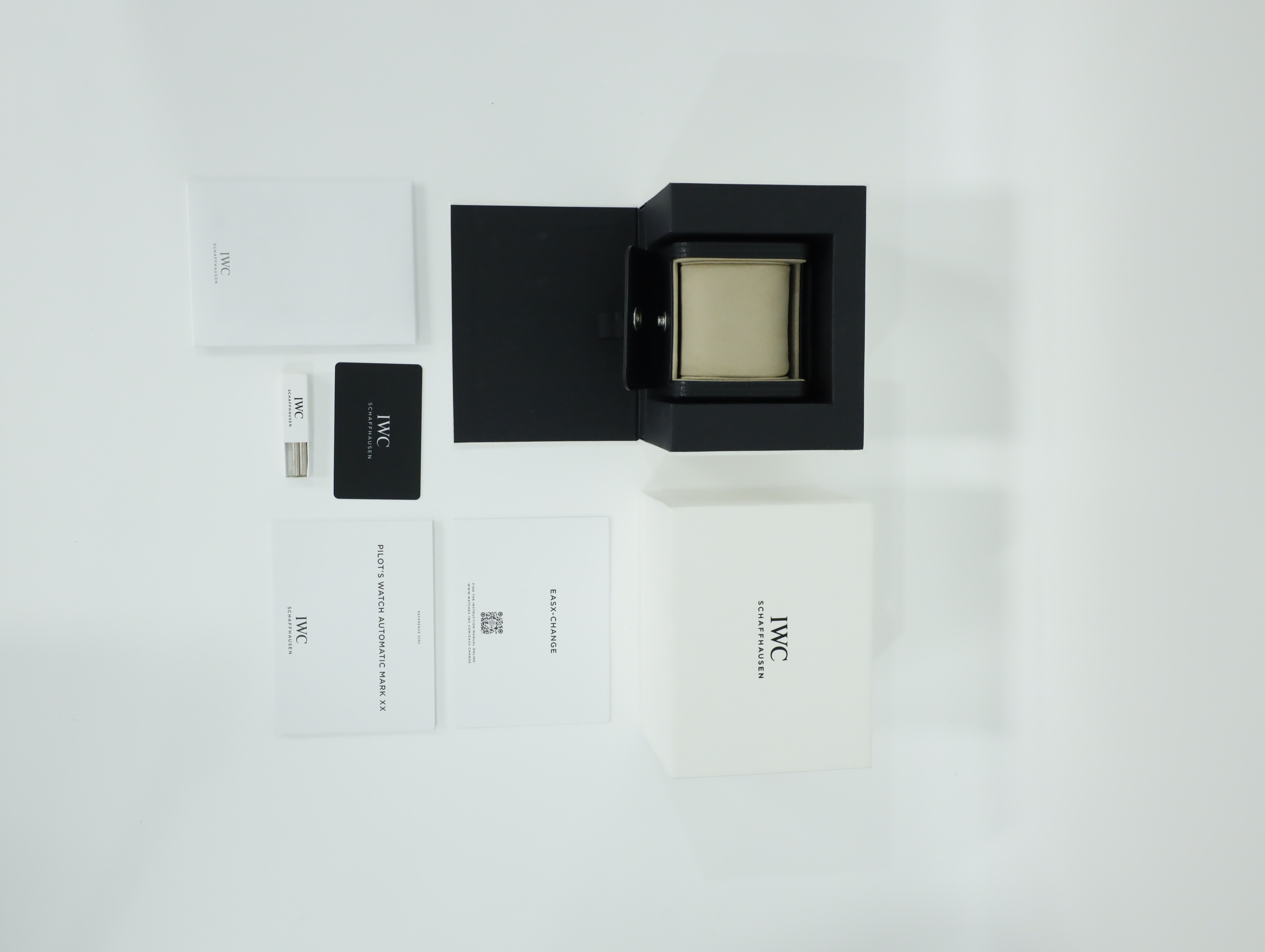 IWC 파일럿 워치 마크 XX IW328204 중고 2025년식 풀패키지샷