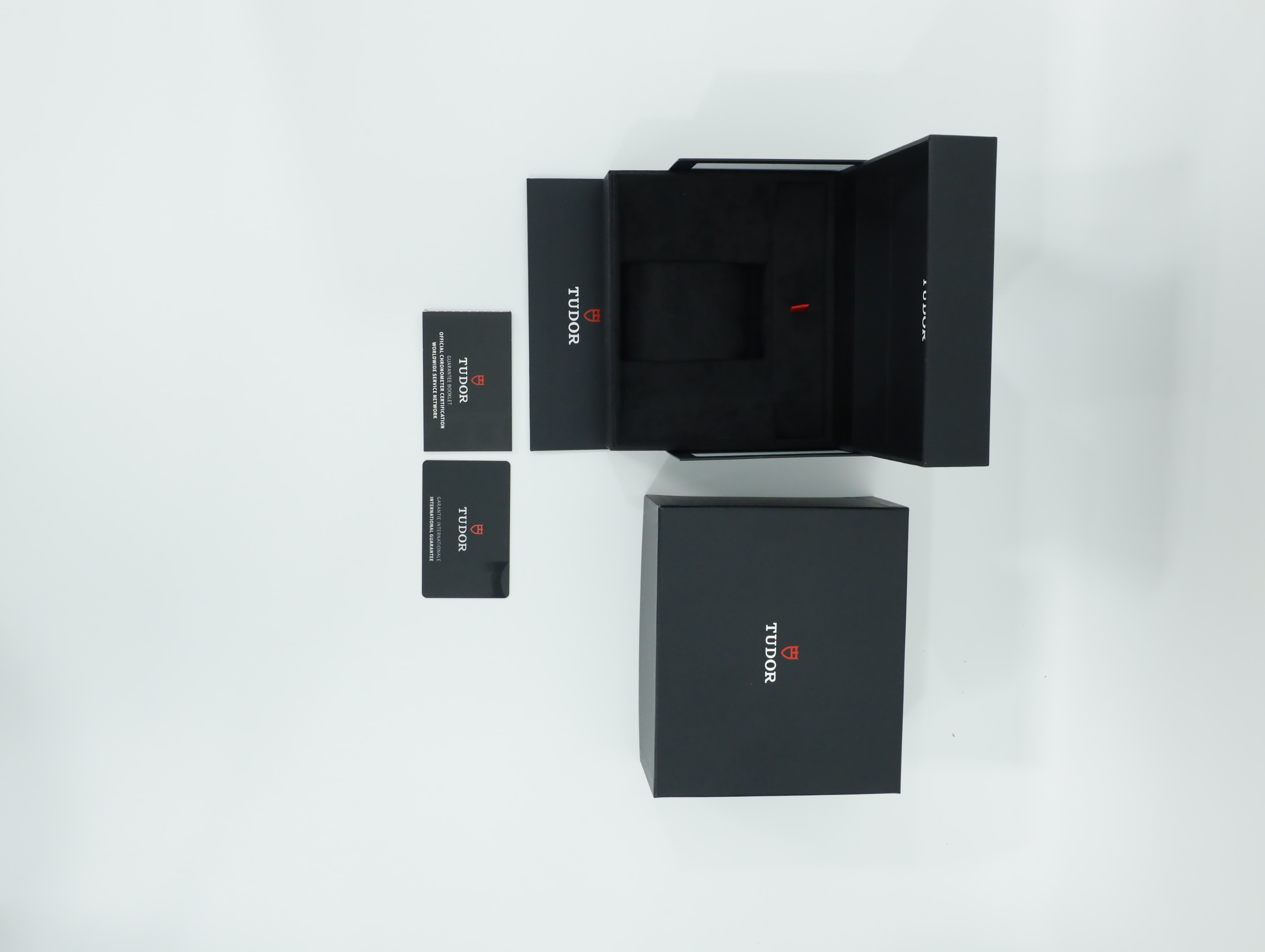튜더 블랙 베이 54 M79000N-0001 중고 2025년식 풀패키지샷