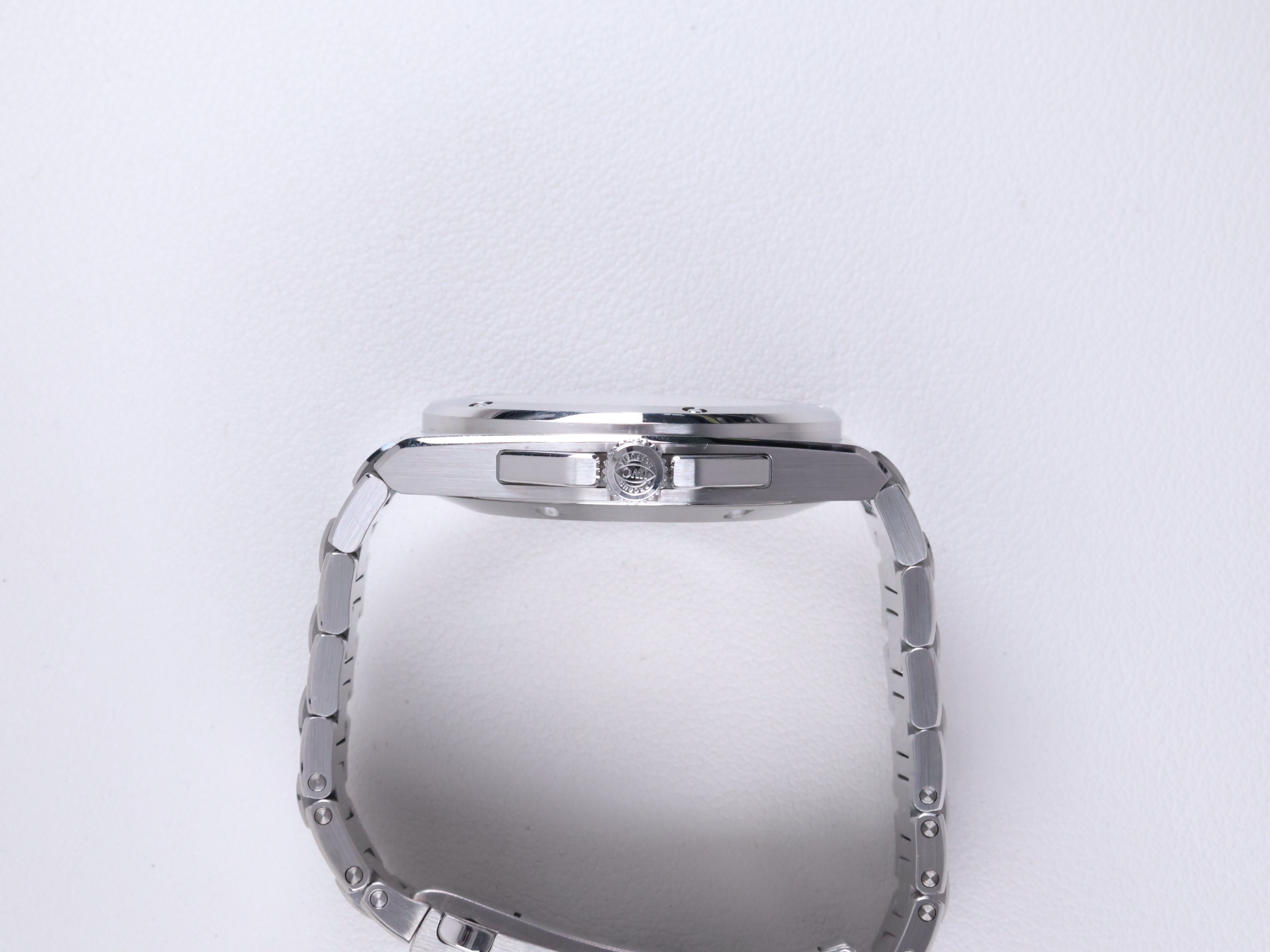 IWC 인제니어 오토매틱 40 IW328902 중고 2024년식 측면(크라운)