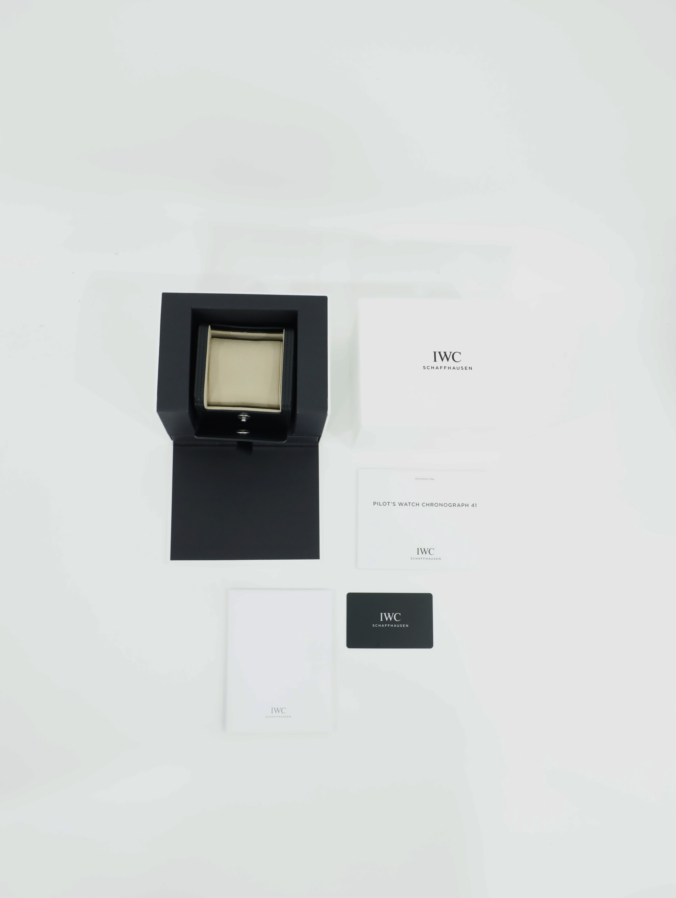 IWC 파일럿 워치 크로노그래프 41 탑건 미라마르 IW388117 미착용 2026년식 풀패키지샷