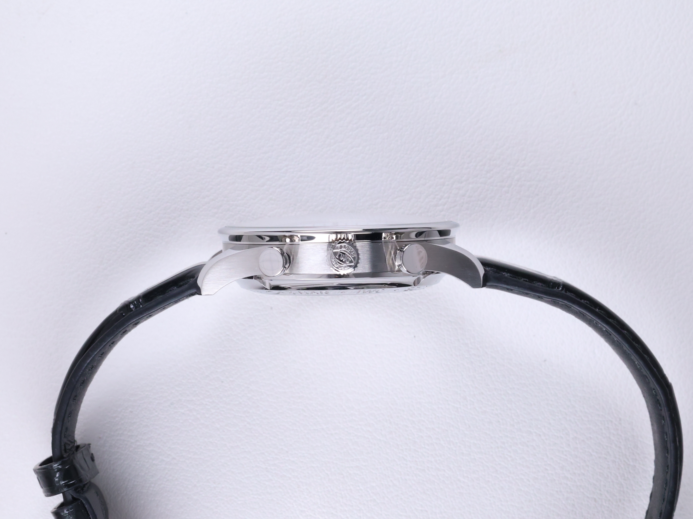 IWC 포르투기저 크로노그래프 IW371602 중고 2018년식 측면(크라운)