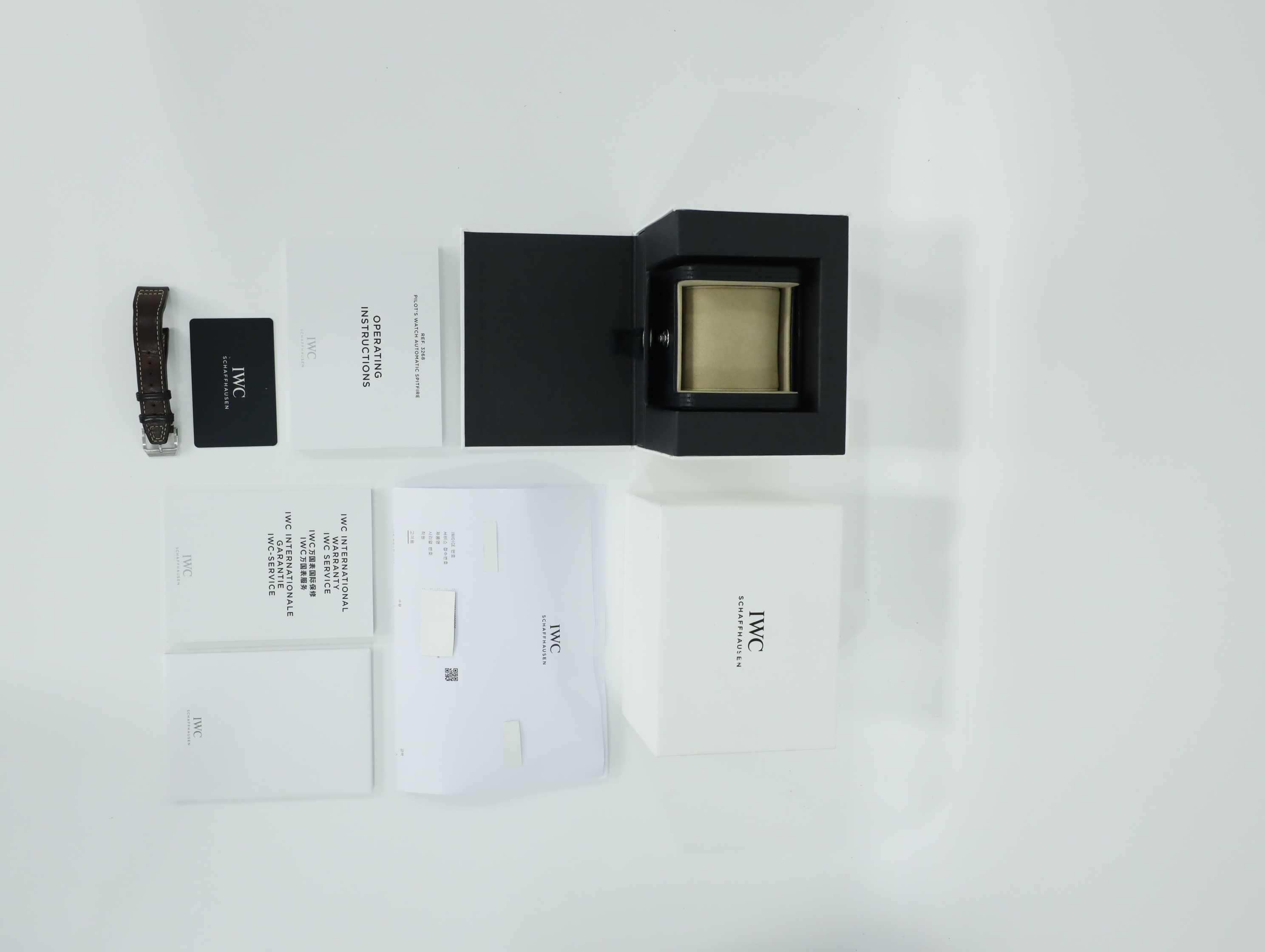 IWC 파일럿 워치 오토매틱 스핏파이어 IW326801 중고 2019년식 풀패키지샷