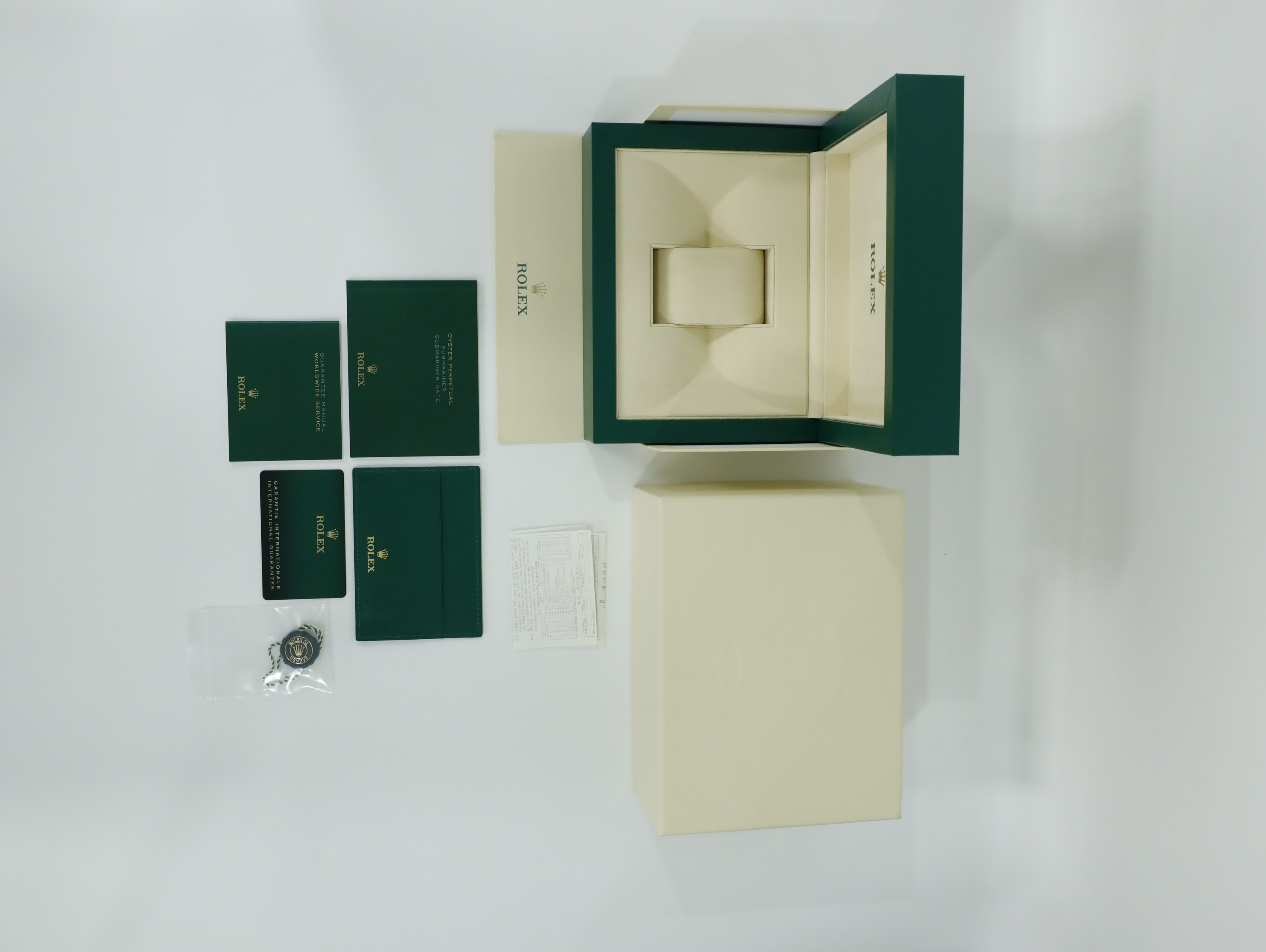 Rolex Submariner Date 126619LB Used 2022 풀패키지샷