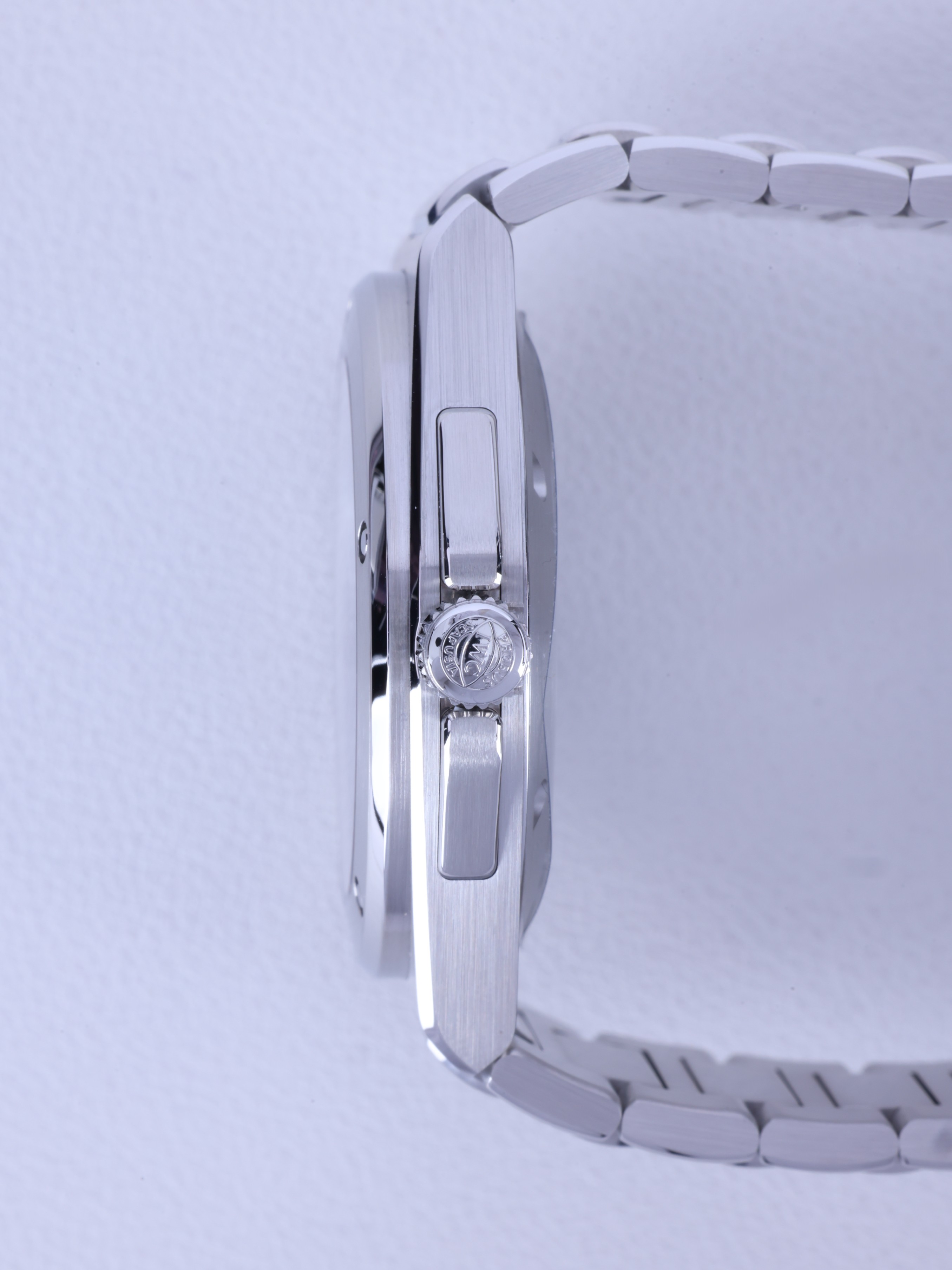 IWC 인제니어 오토매틱 40 IW328907 미착용 2025년식 측면(크라운)