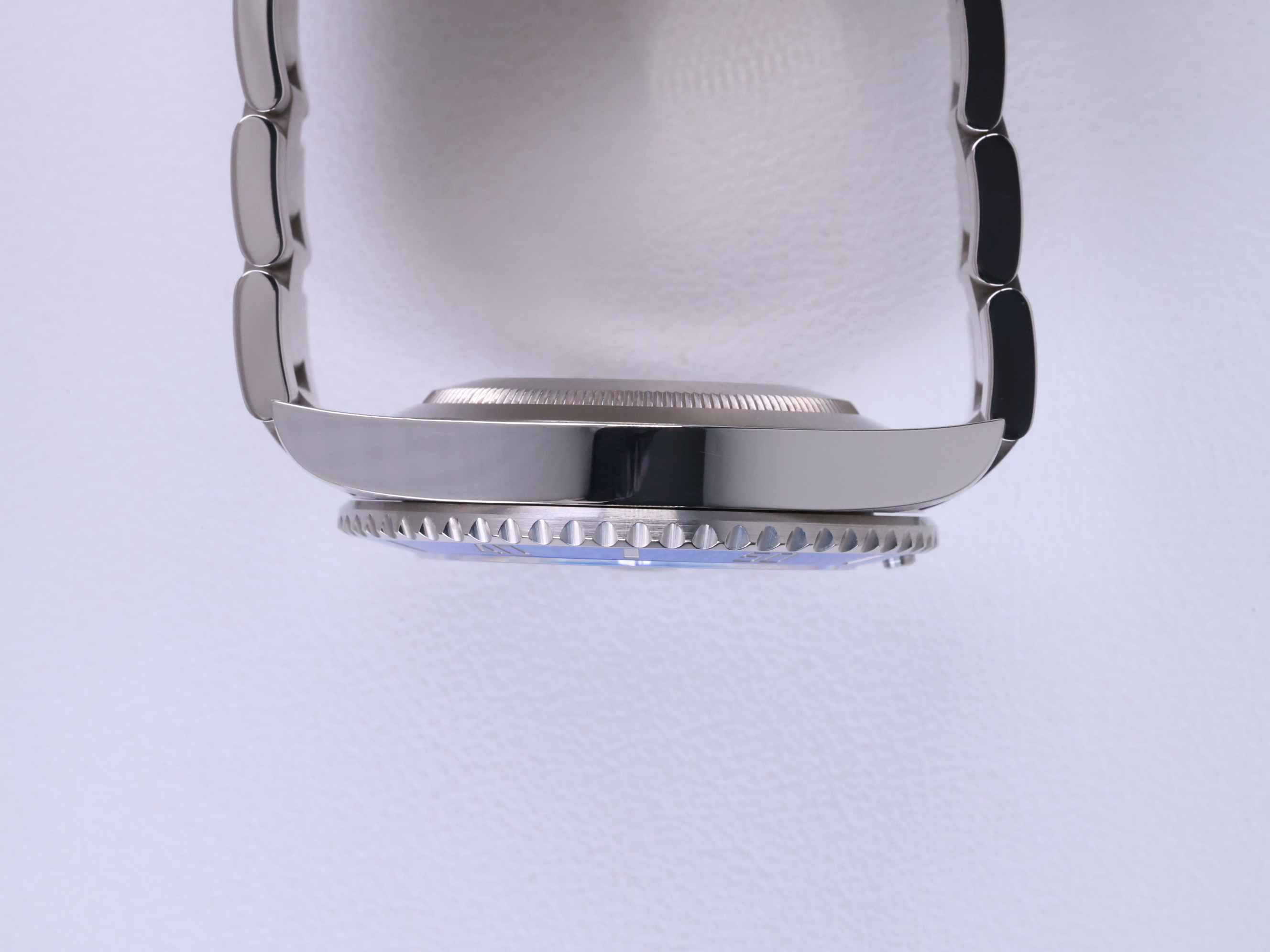 Rolex Submariner Date 126619LB Used 2022 측면(크라운 반대편)