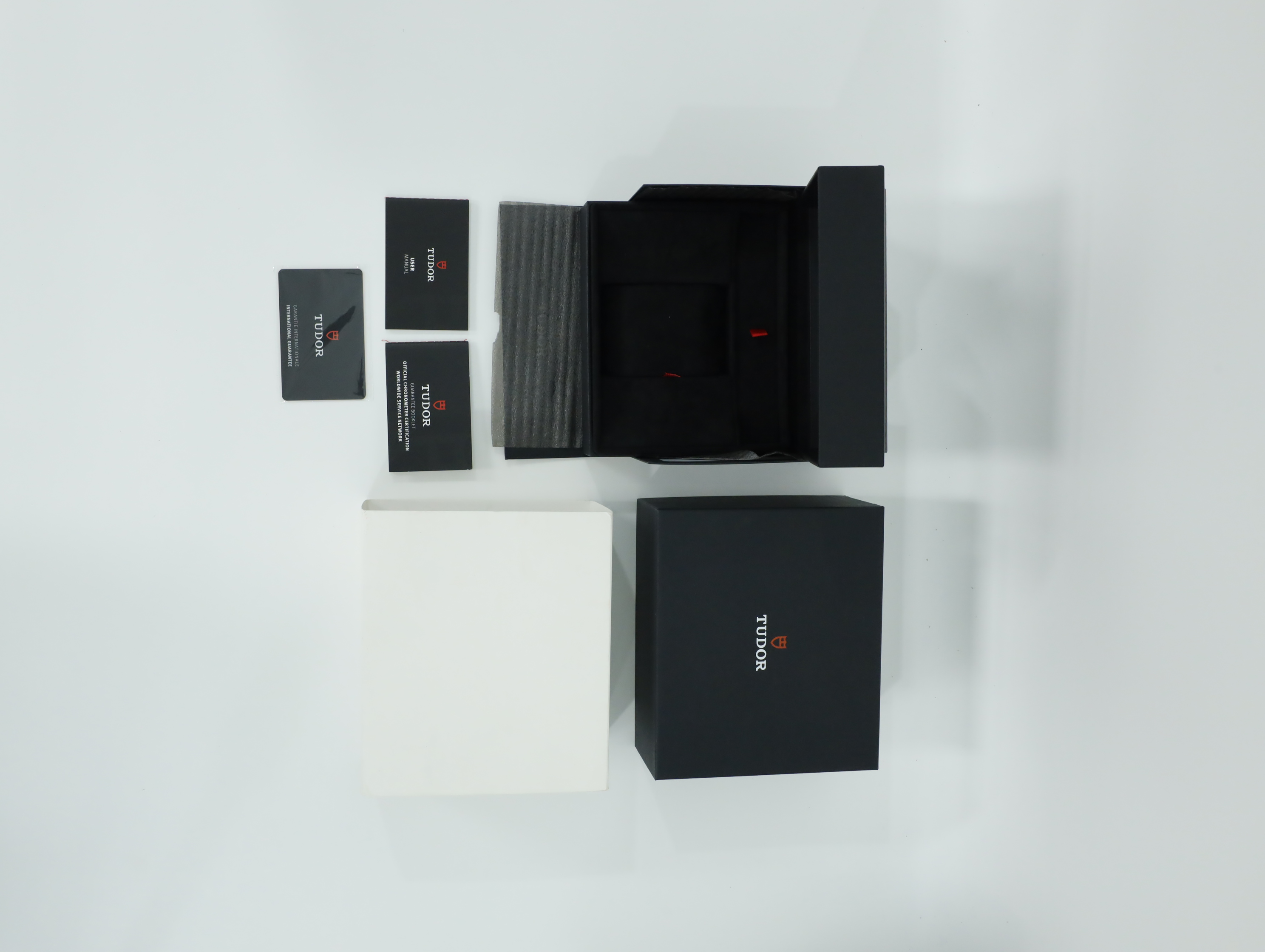 튜더 블랙 베이 54 M79000-0001 중고 2026년식 풀패키지샷