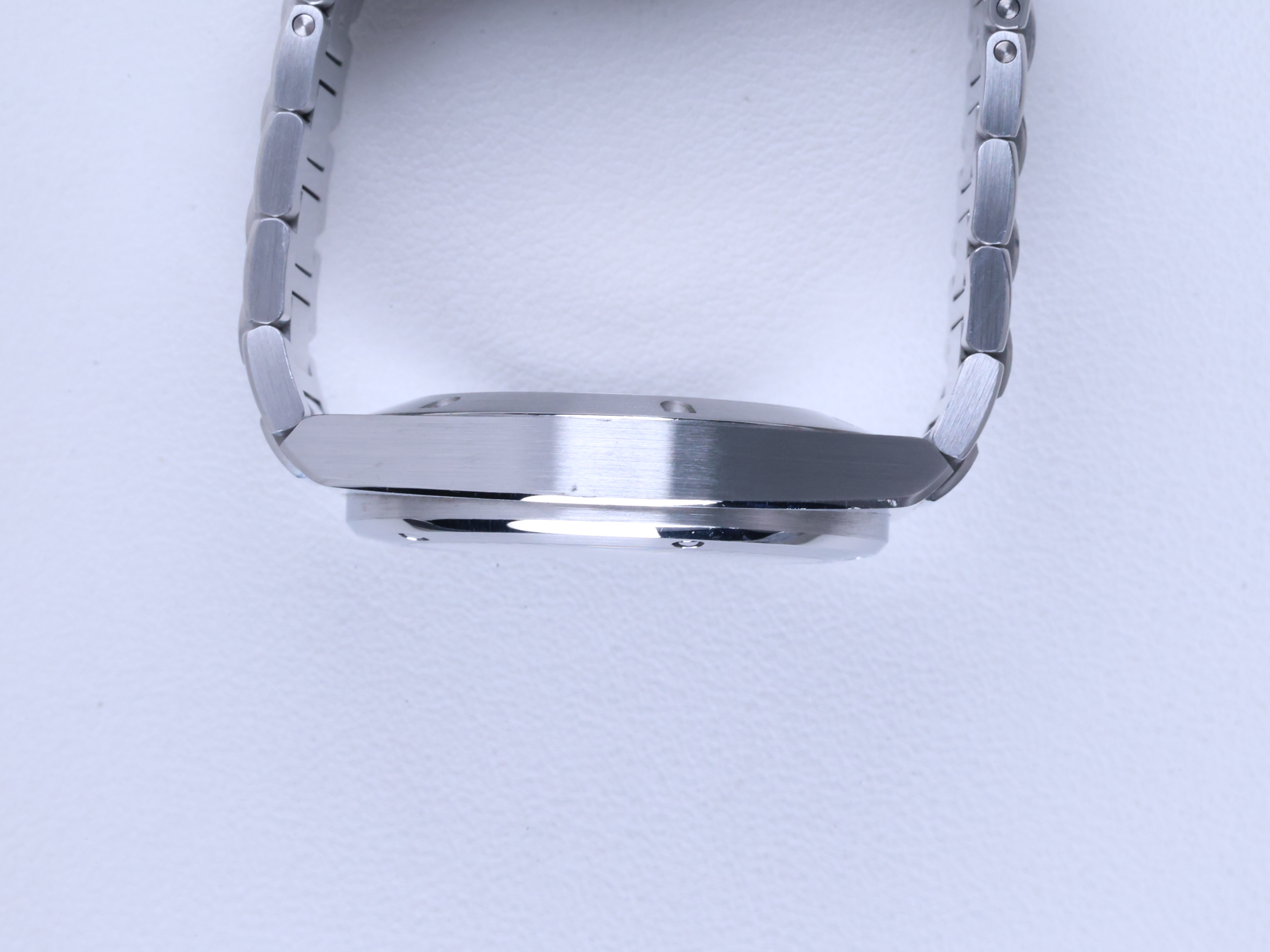 IWC 인제니어 오토매틱 40 IW328907 중고 2025년식 측면(크라운 반대편)