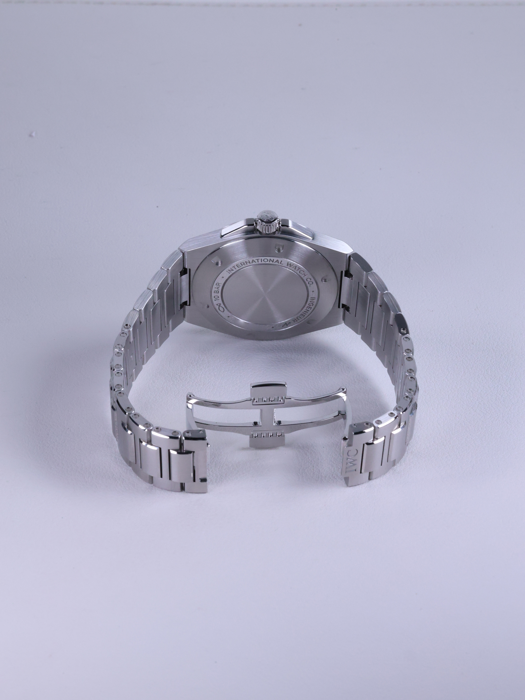IWC 인제니어 오토매틱 40 IW328907 중고 2025년식 후면(전체)