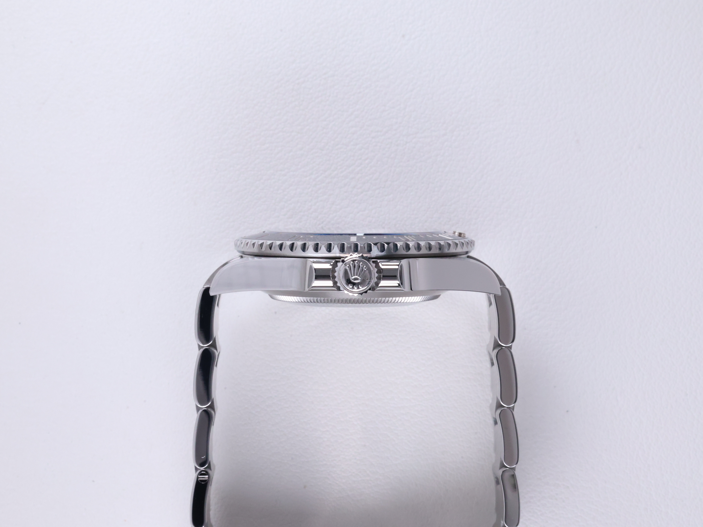 Rolex Submariner 124060 中古 2021年式 측면(크라운)