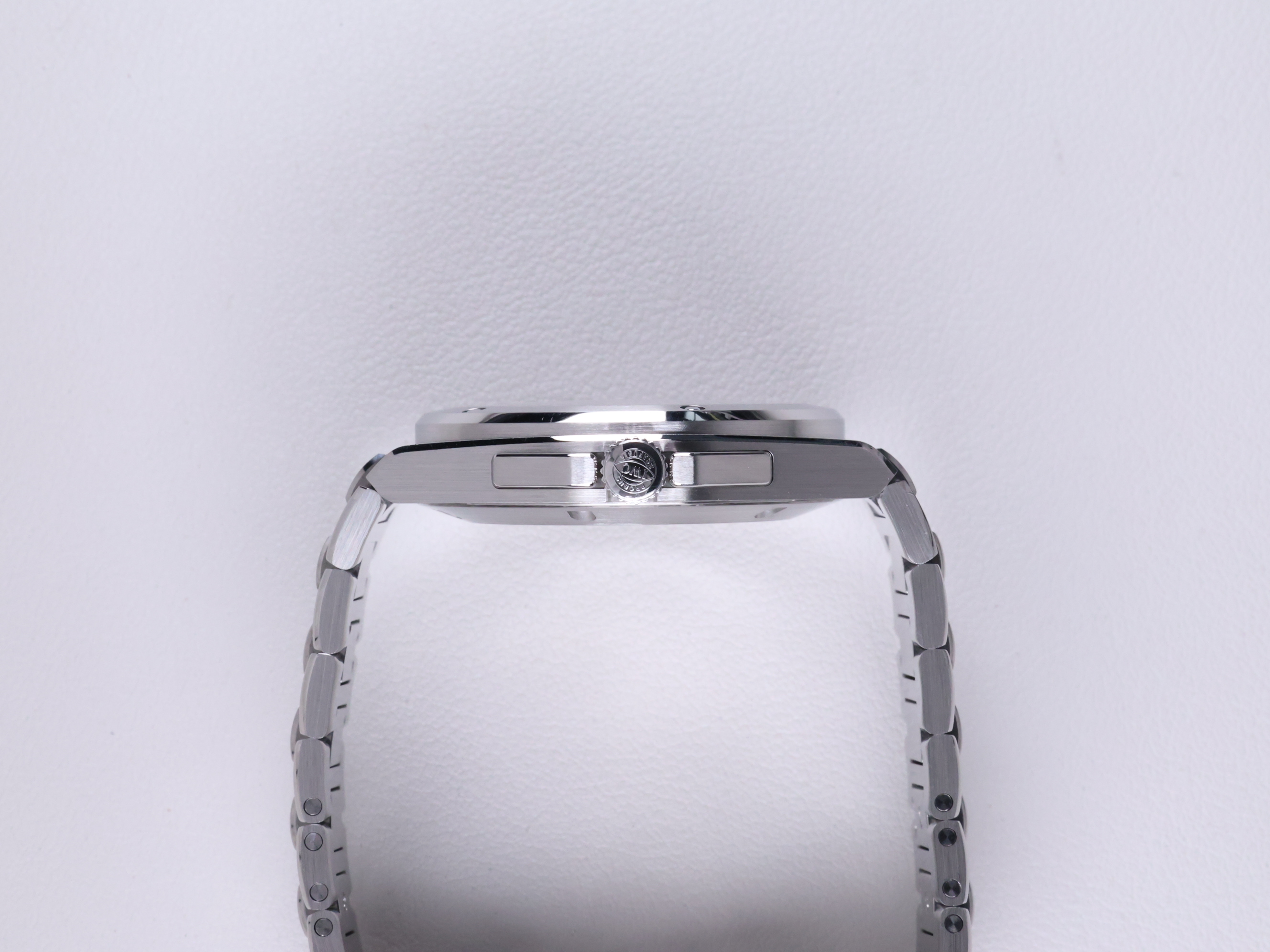 IWC 인제니어 오토매틱 40 IW328901 중고 2023년식 측면(크라운)