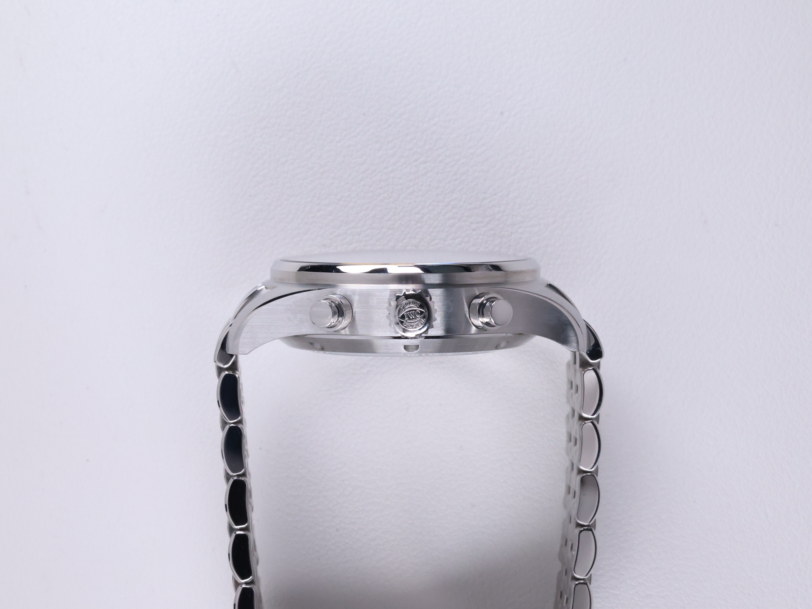IWC 파일럿 워치 크로노그래프 IW378002 중고 2022년식 측면(크라운)