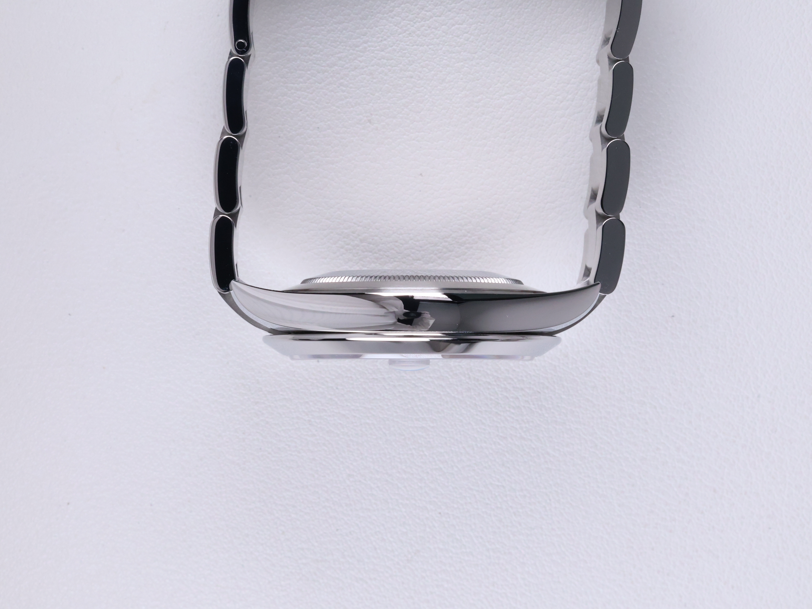 롤렉스 데이저스트 41 126300 중고 2026년식 측면(크라운 반대편)