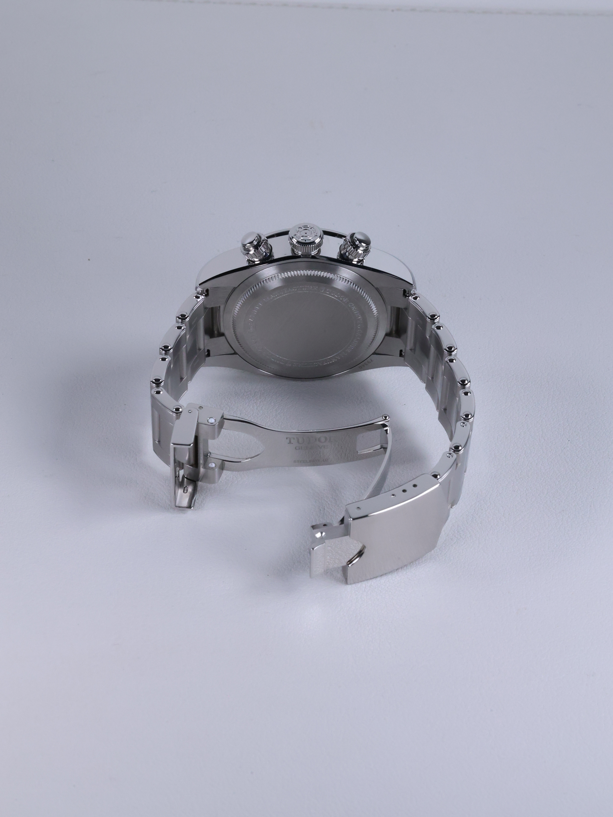 튜더 블랙 베이 크로노 M79360N-0002 중고 2022년식 후면(전체)