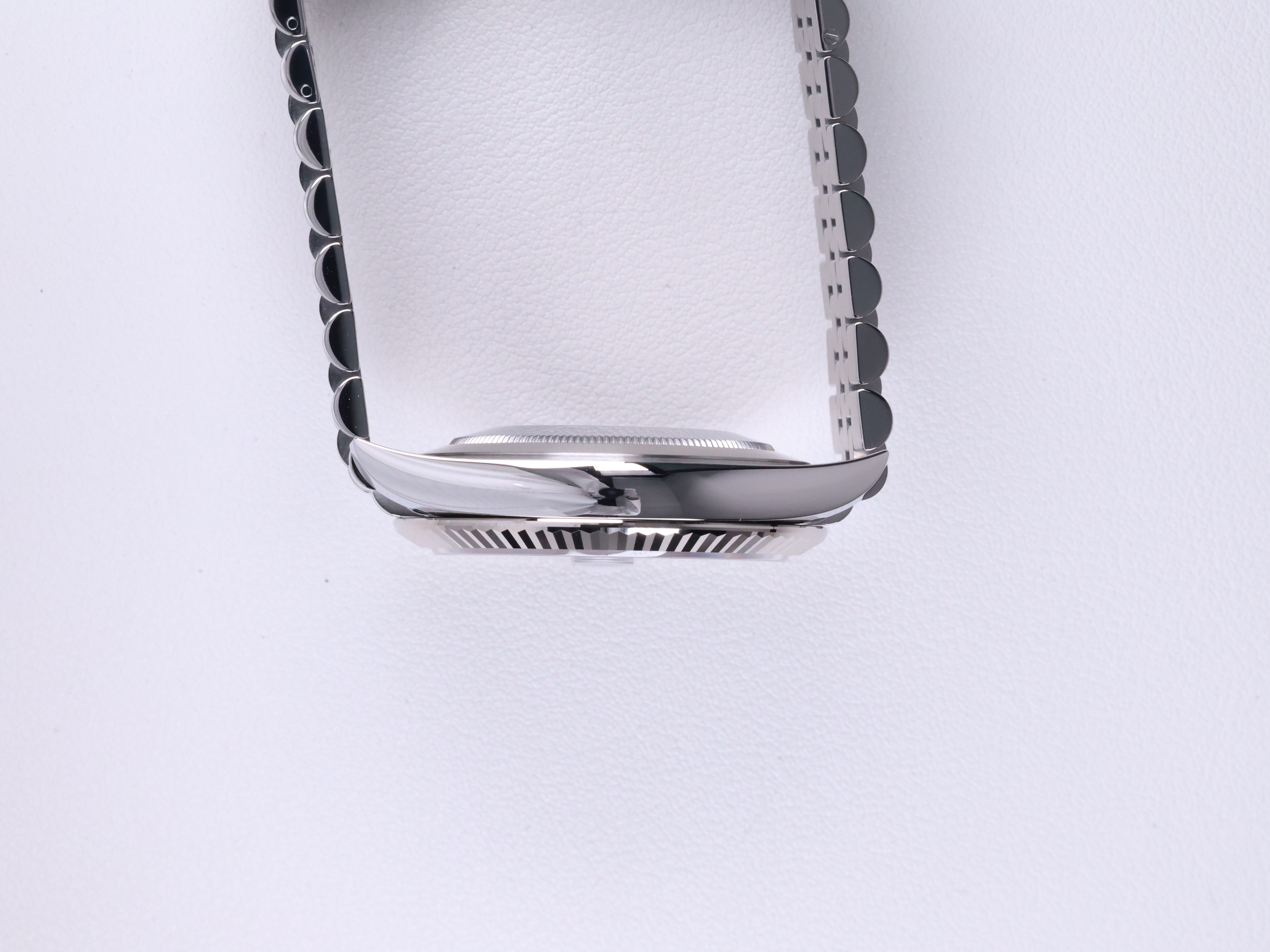 Rolex Datejust 41 126334 Used 2026 측면(크라운 반대편)
