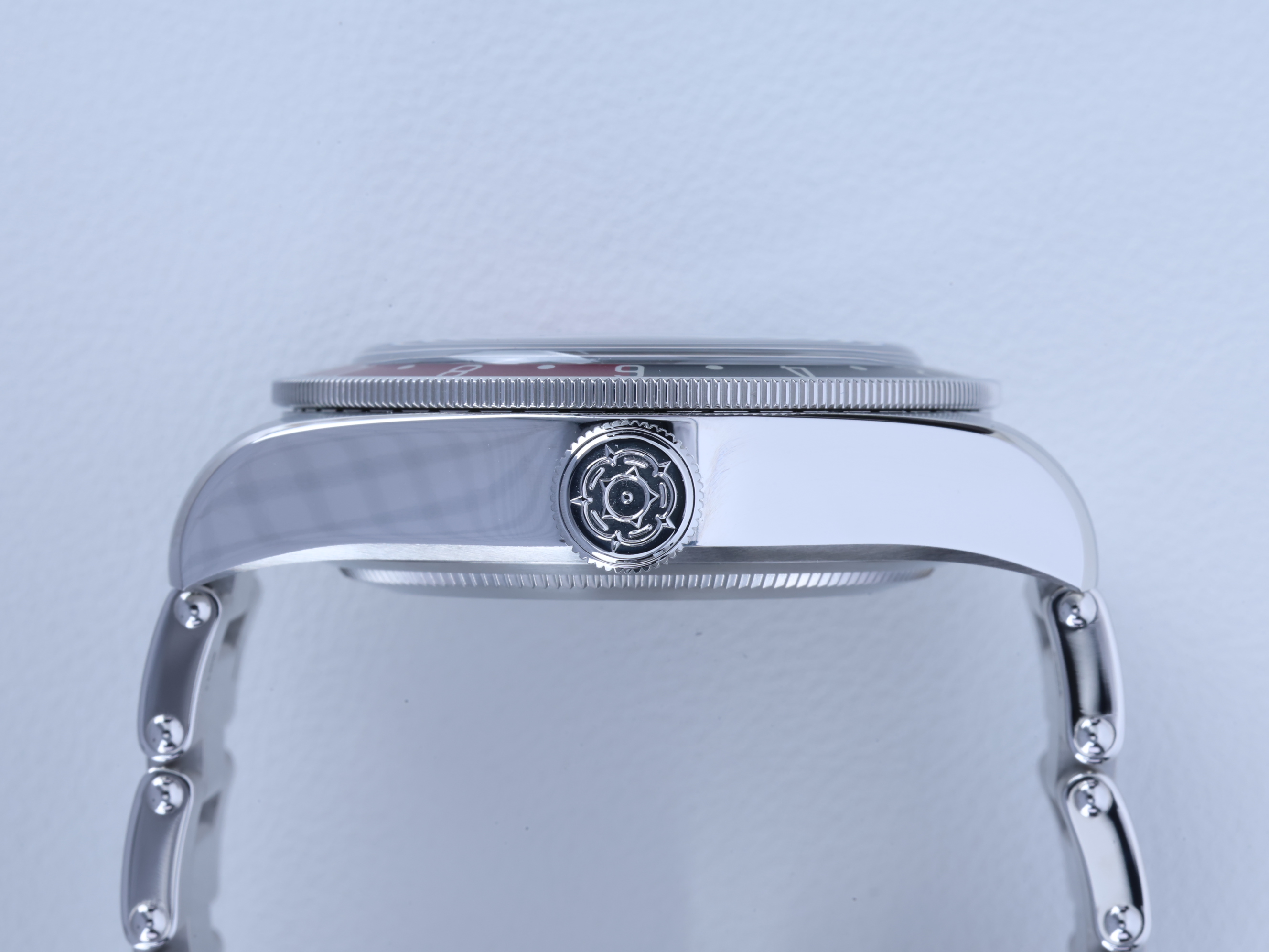 튜더 블랙 베이 GMT M79830RB-0001 미착용 2024년식 측면(크라운)