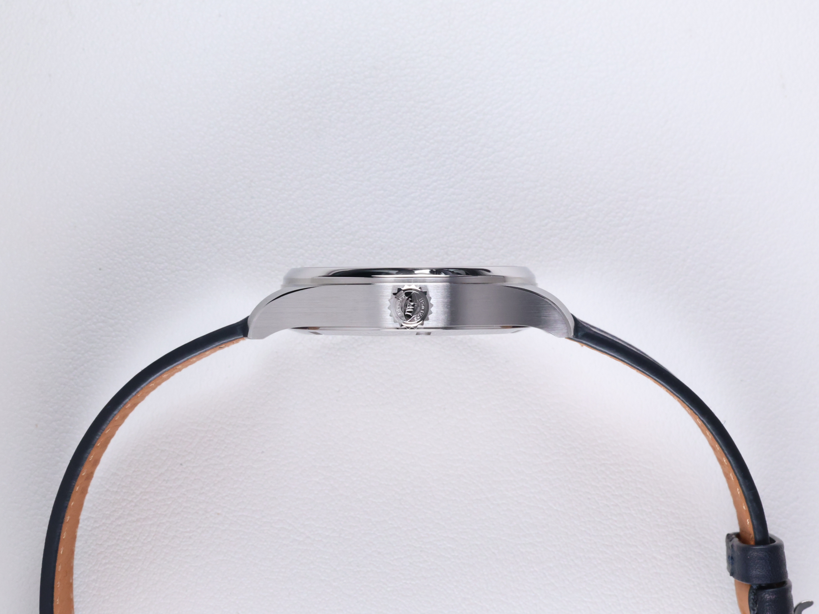 IWC 파일럿 워치 오토매틱 36 어린 왕자 IW458802 중고 2026년식 측면(크라운)