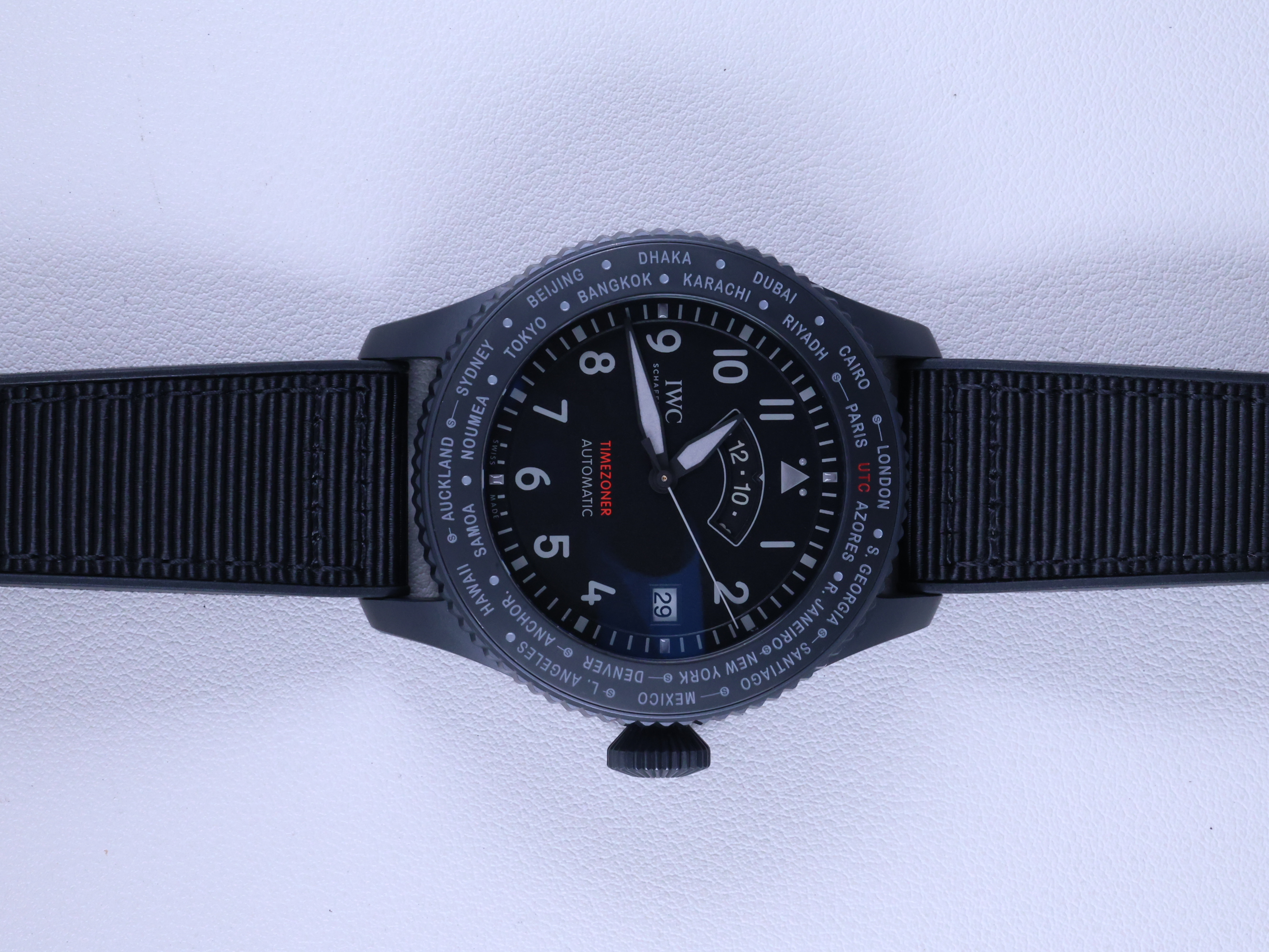 IWC 파일럿 워치 타임존 탑건 세라타늄 IW395505 중고 2023년식