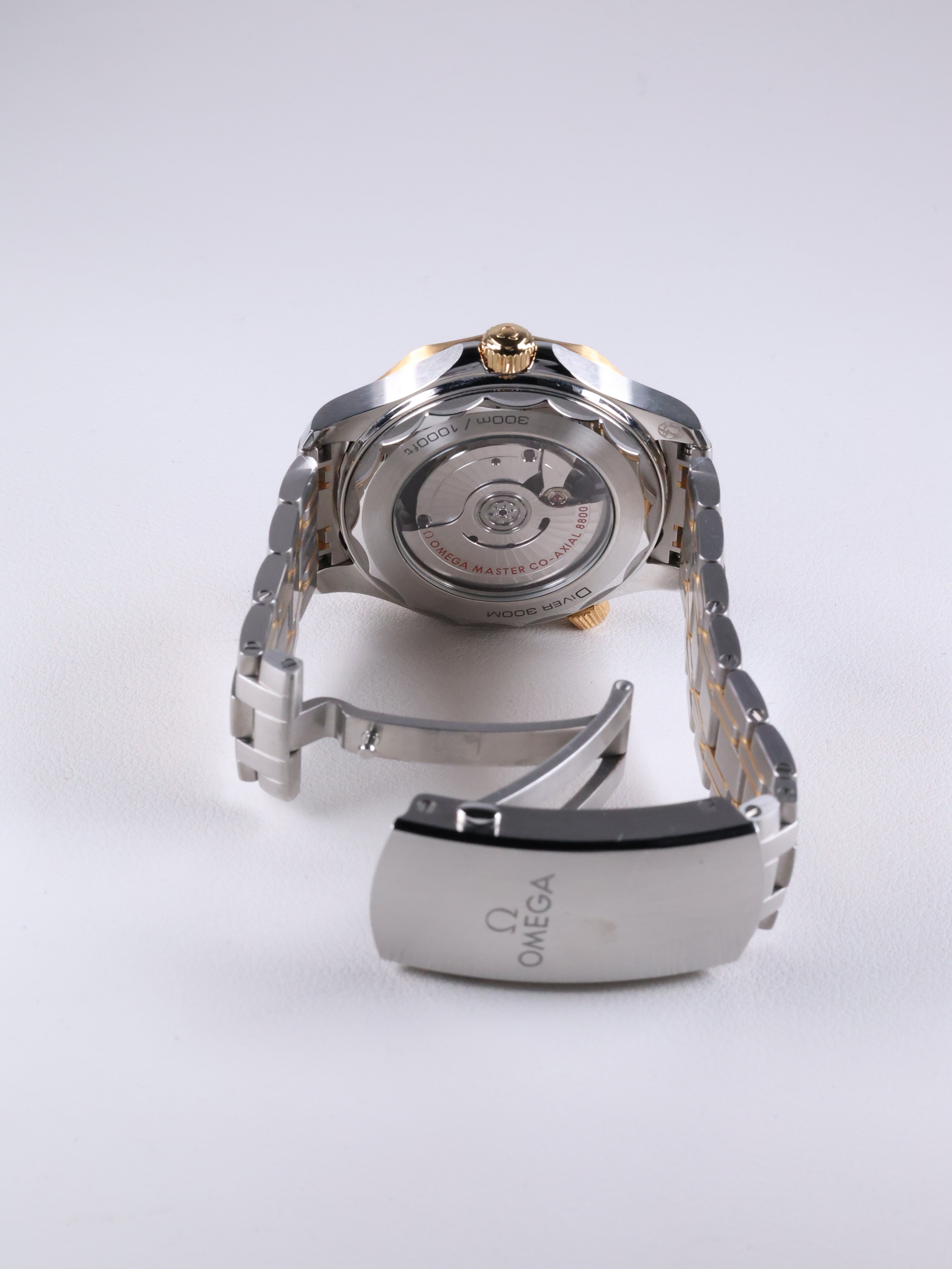 오메가 Seamaster Diver 300M 210.20.42.20.03.001 중고 2024년식 후면(전체)