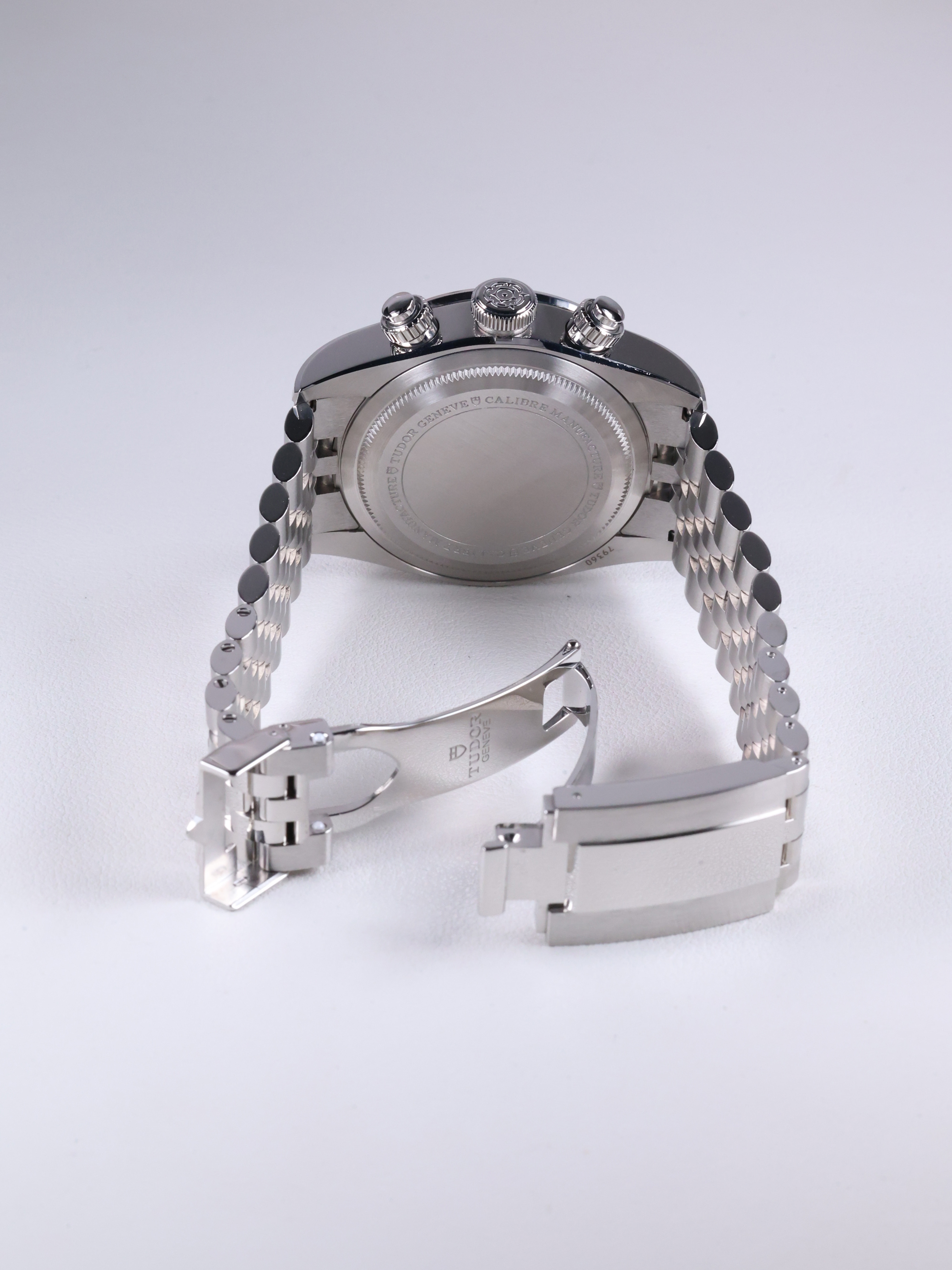 튜더 블랙 베이 크로노 M79360N-0013 중고 2025년식 후면(전체)